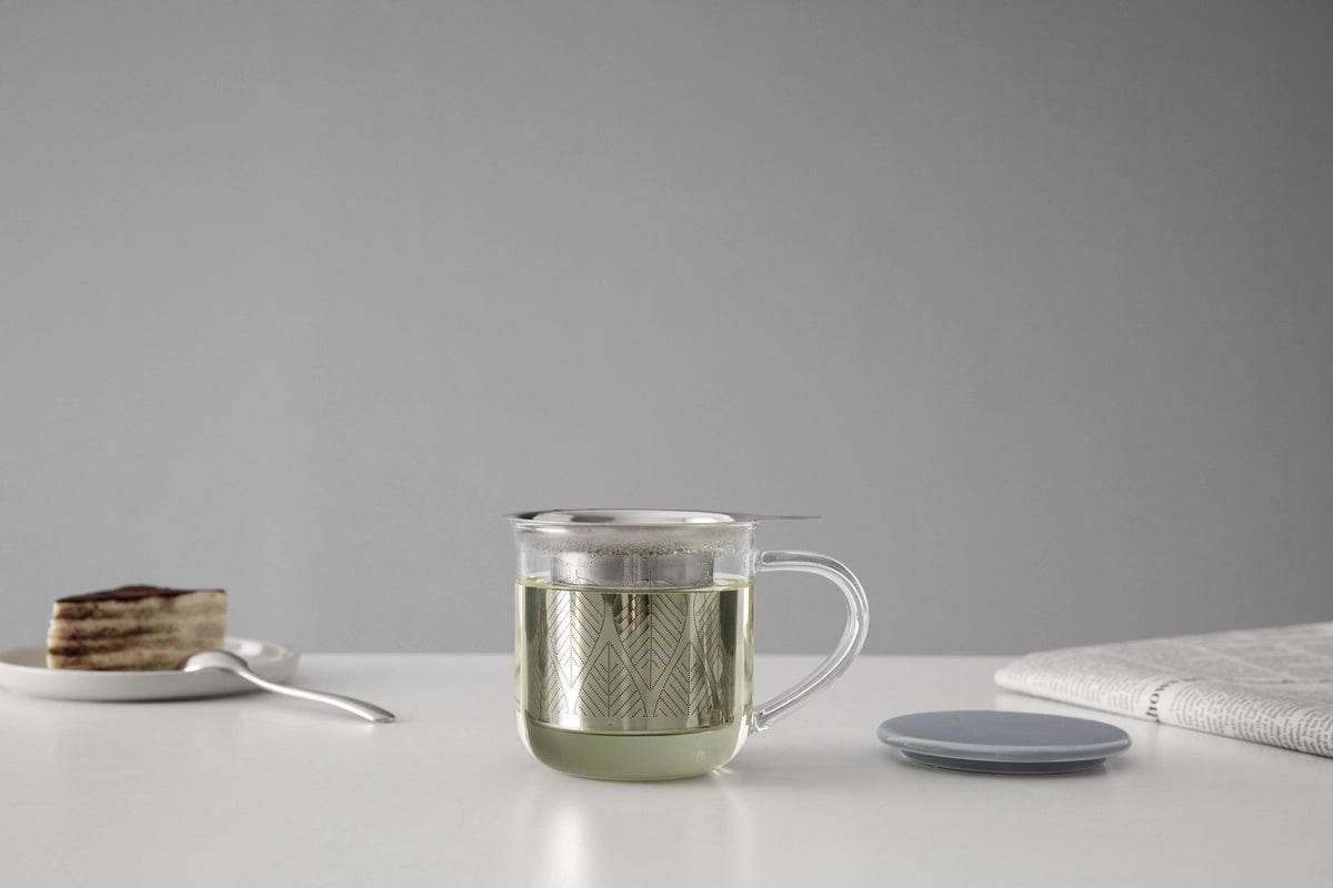 Minima Eva Teetasse mit Infuser 400ml Borosilikat hellblau in Blau präsentiert im Onlineshop von KAQTU Design AG. Tasse ist von Viva