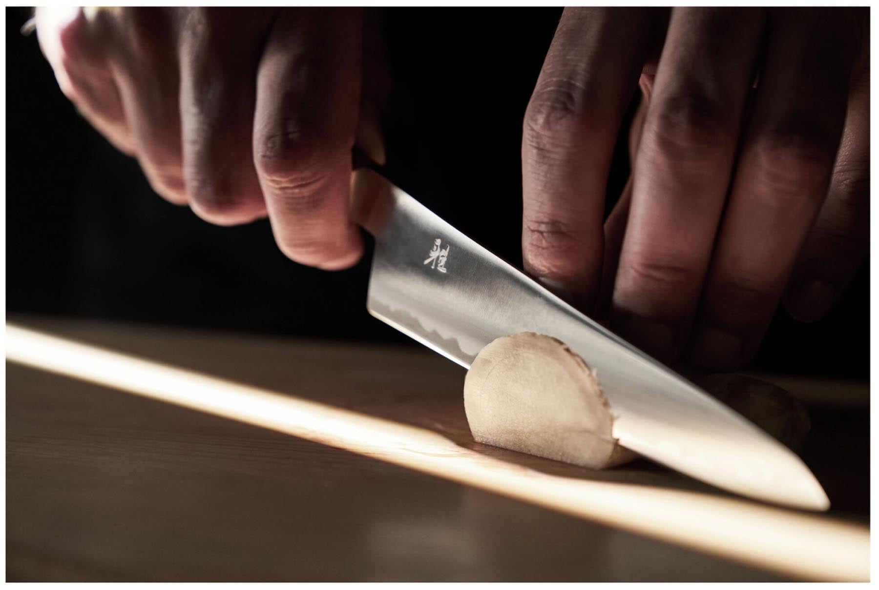 Elegantes 14 cm Shotoh Küchenmesser von Miyabi, Koya 4000 FC V2, ideal für präzises Schneiden und stilvolles Kochen.