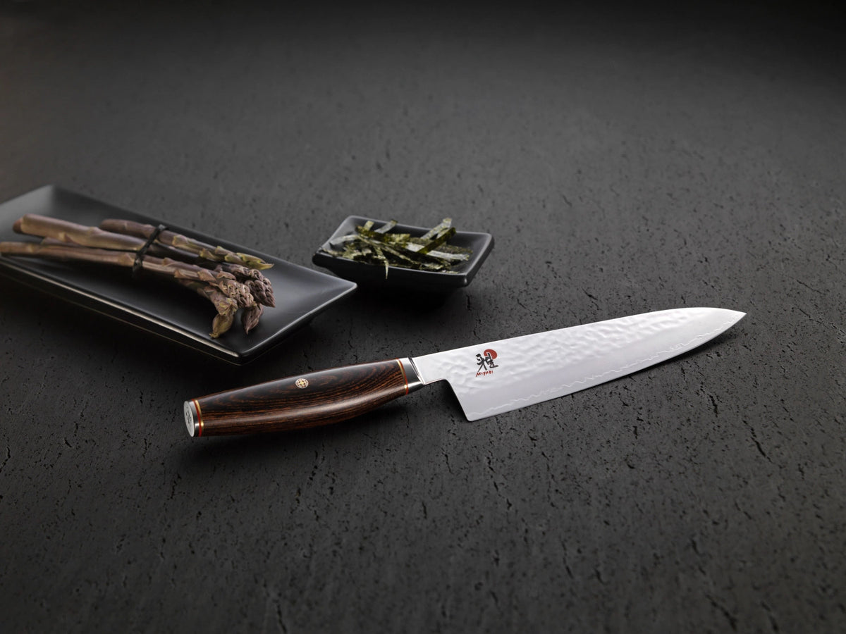 6000 MCT Shotoh 14cm in Braun präsentiert im Onlineshop von KAQTU Design AG. Damastmesser ist von Miyabi