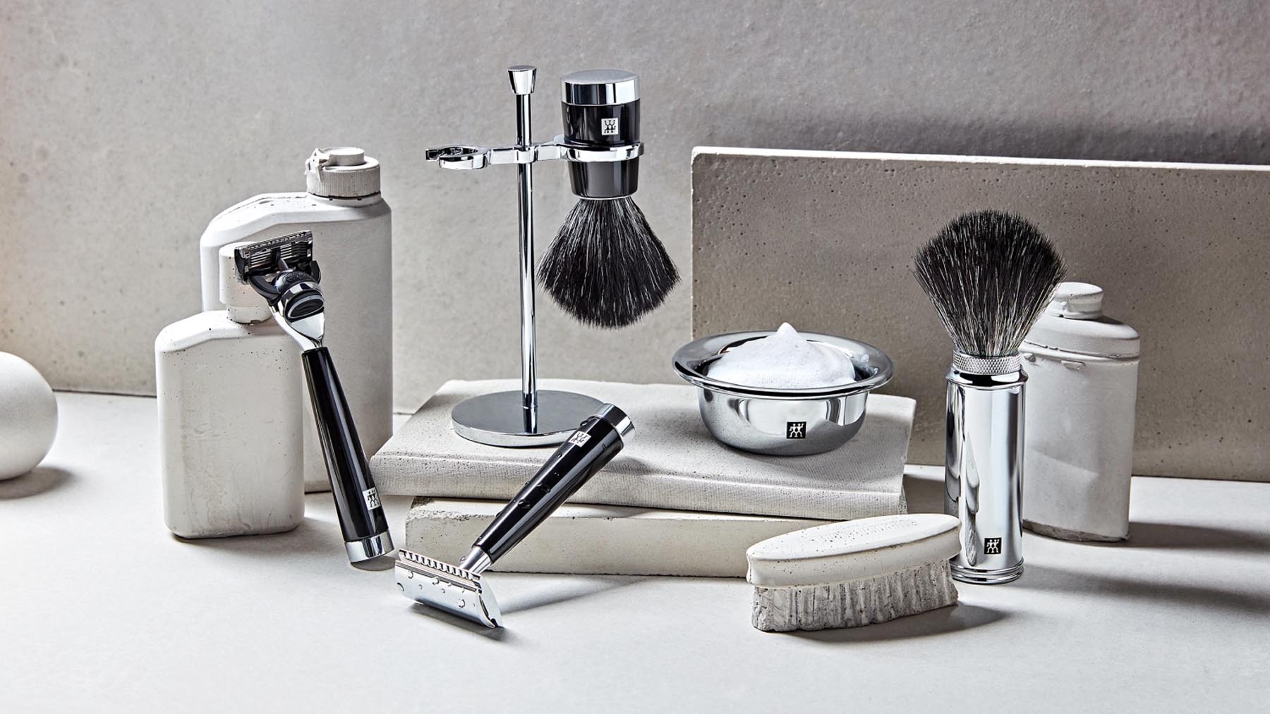 Stilvoller Classic Rasierer in Schwarz von Zwilling Beauty, designed für eine gründliche und komfortable Rasur. Ein Must-Have für die Körperpflege.