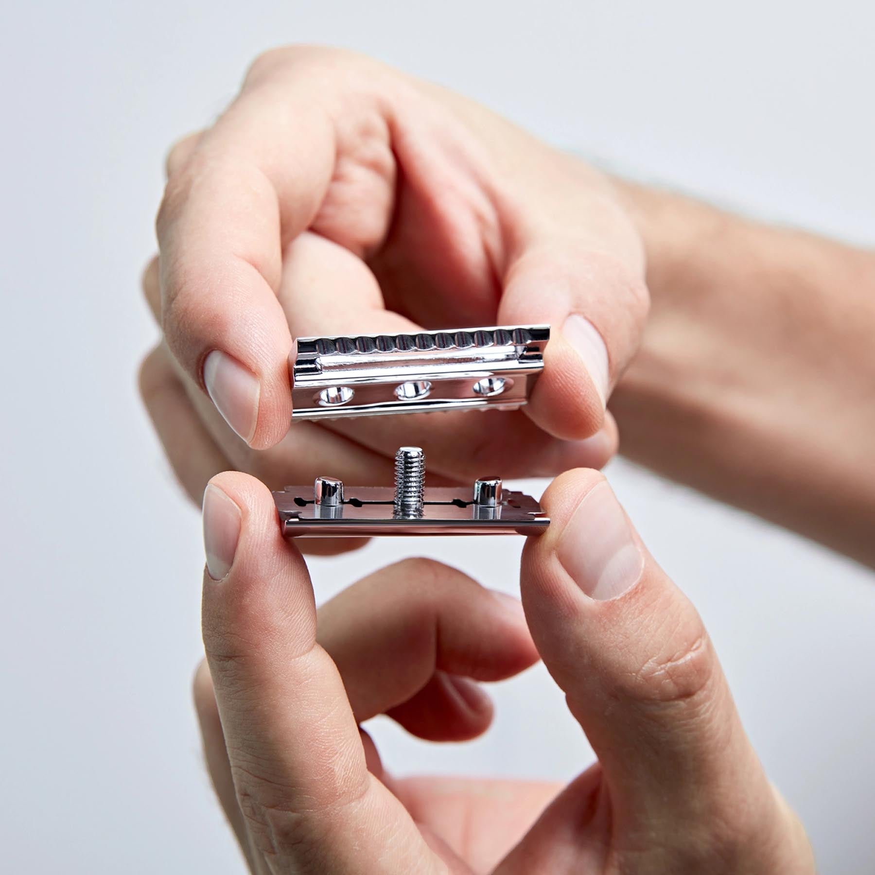 Stilvoller schwarzer Rasierhobel von Zwilling Beauty, designed für eine gründliche und komfortable Rasur. Ein Must-Have für die Körperpflege.
