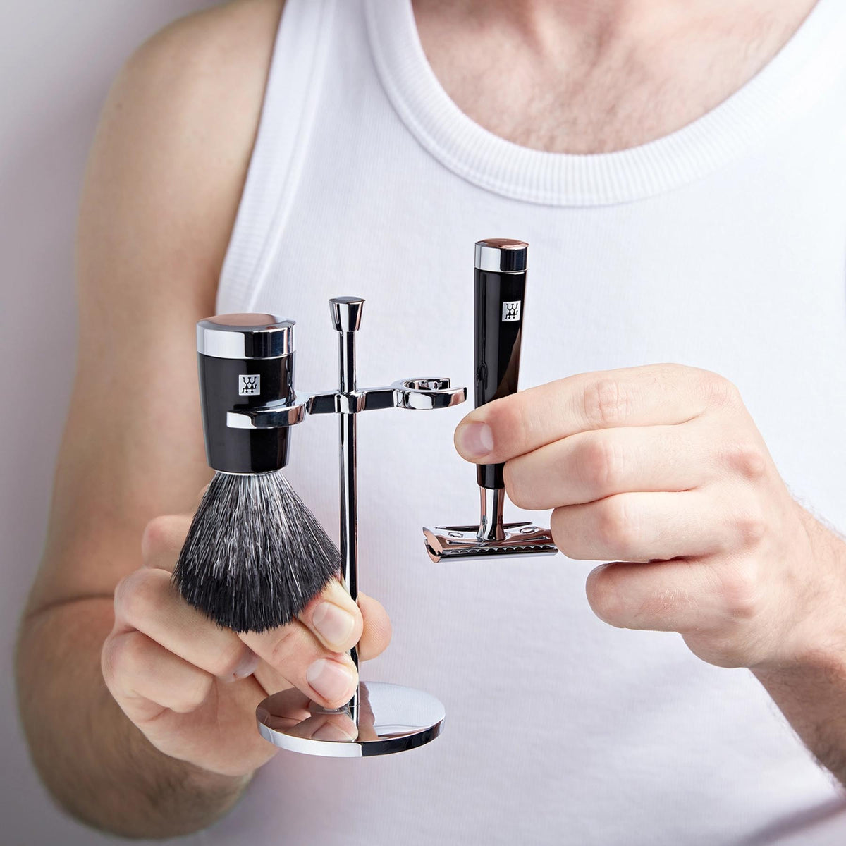 Classic Rasier Set mit Rasierhobel in Schwarz präsentiert im Onlineshop von KAQTU Design AG. Körperpflege ist von Zwilling Beauty
