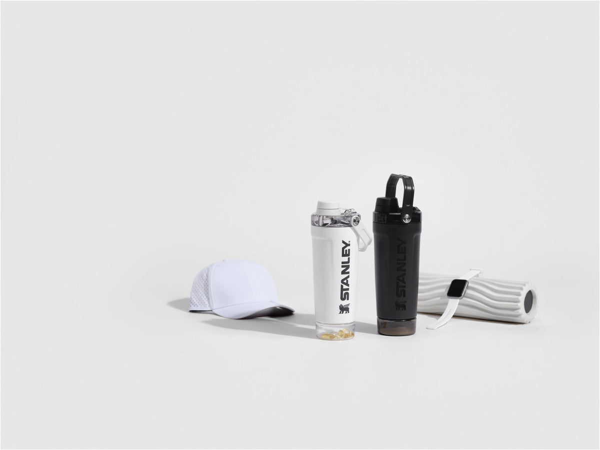Vitalize Shaker 0.6l black 2.0 in Schwarz präsentiert im Onlineshop von KAQTU Design AG. Trinkflaschen ist von Stanley