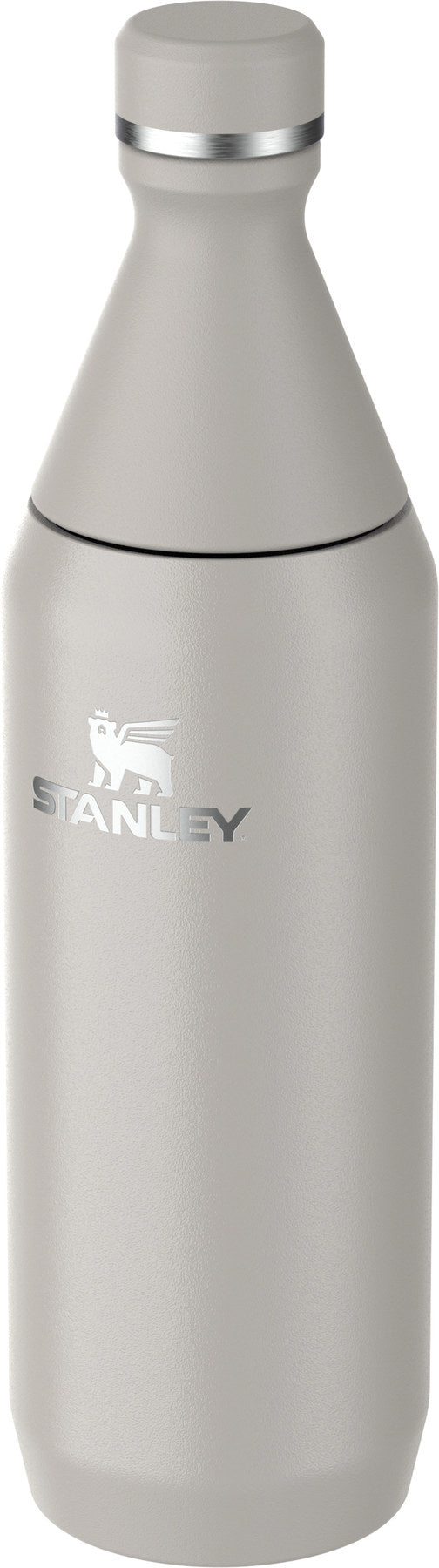 All Day Slim Flasche 0.6l ash gloss in Schwarz präsentiert im Onlineshop von KAQTU Design AG. Trinkflaschen ist von Stanley