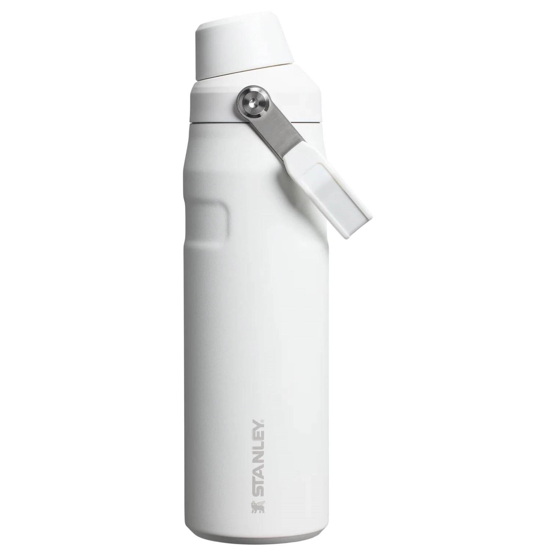 IceFlow Fast Flow Flasche 0.7l frost in Weiss präsentiert im Onlineshop von KAQTU Design AG. Aufbewahrungsbehälter ist von Stanley