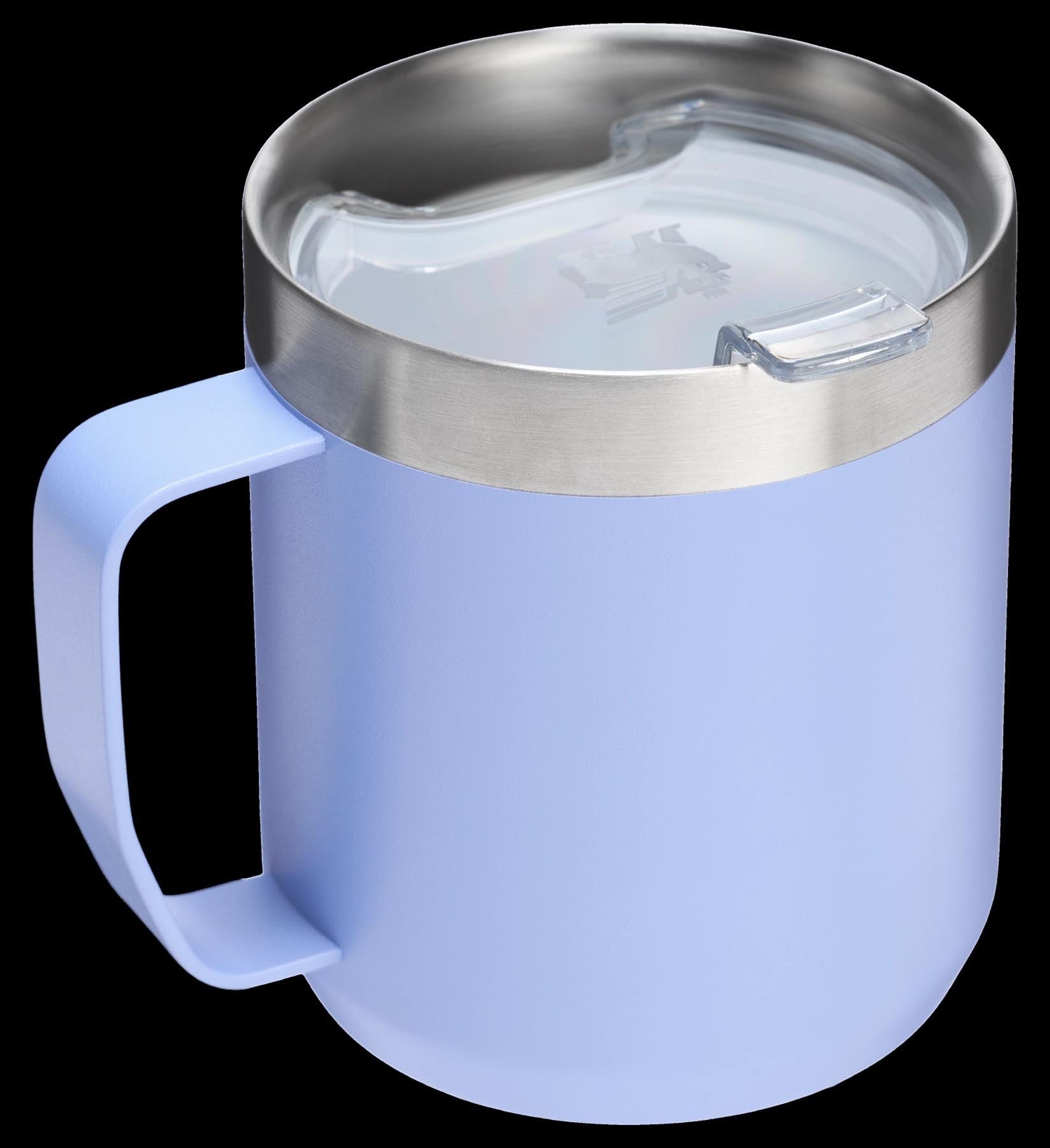 Stylischer Everyday Camp Mug in zartem Hydrangea-Violett von Stanley, ideal für unterwegs und perfekt für heiße oder kalte Getränke.