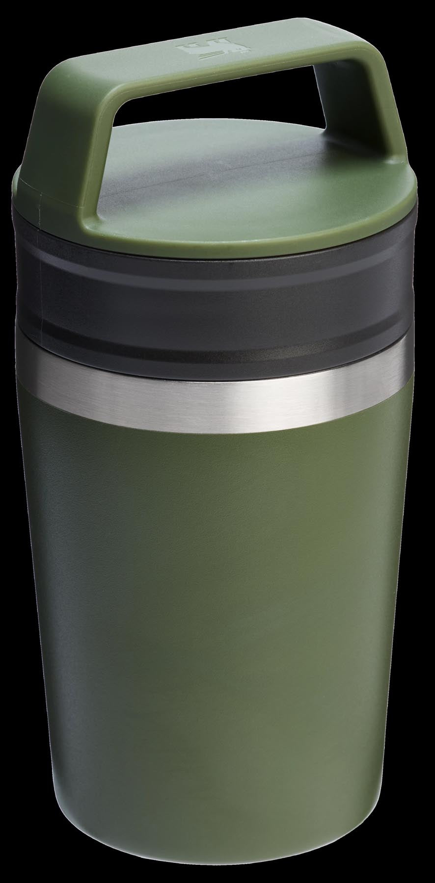 Stylischer Café-To-Go Travel Mug von Stanley in der Farbe dried Pine, ideal für unterwegs und perfekt für heiße Getränke.