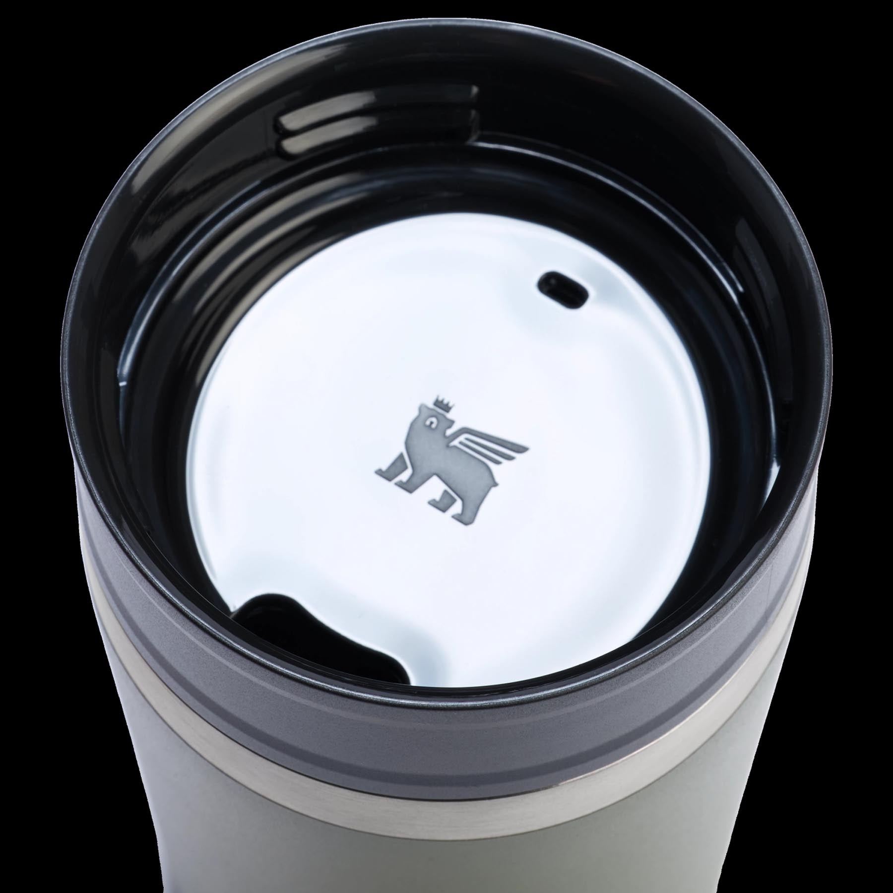 Eleganter Stanley Travel Mug in dried Pine, 0.23l, ideal für Kaffee unterwegs, hält Getränke warm und ist perfekt für den Alltag.