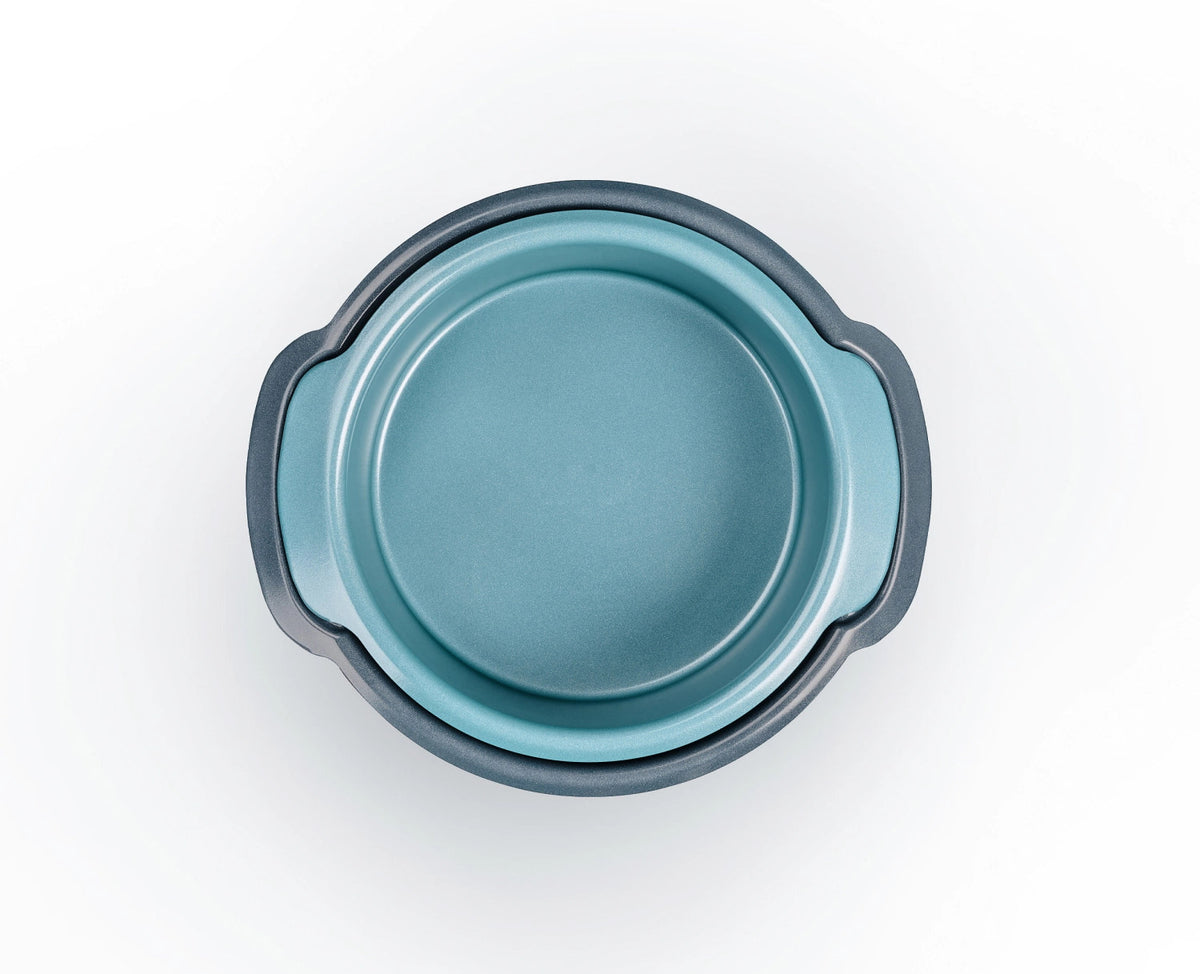 2er Set Nest Bake D20 D23 cm Backform Kuchen in Blau präsentiert im Onlineshop von KAQTU Design AG. Backform / Backblech ist von Joseph Joseph