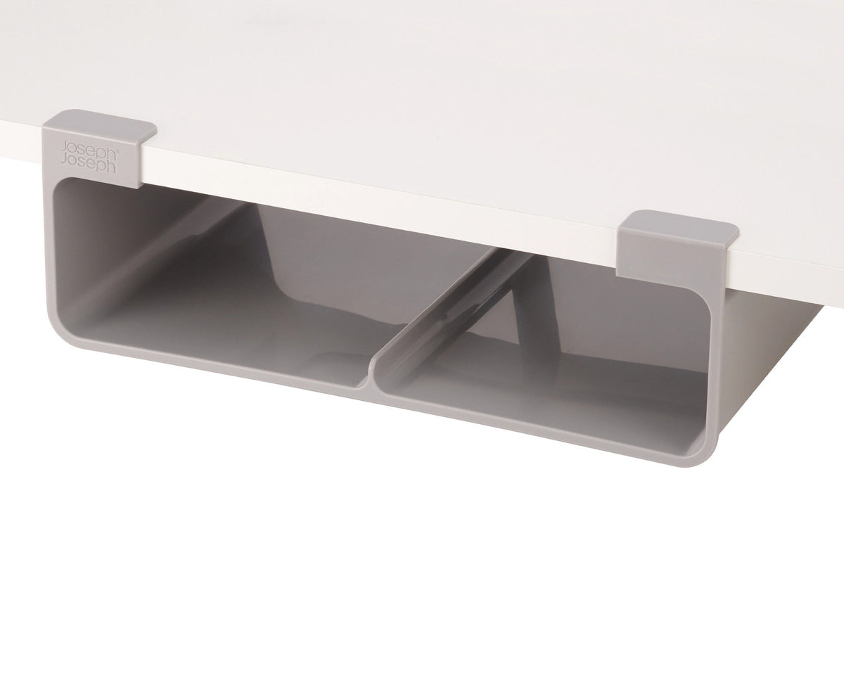 CupboardStore Schubladeneinsatz für Abfallsäcke und Beutel in Grau präsentiert im Onlineshop von KAQTU Design AG. Küchenhelfer ist von Joseph Joseph
