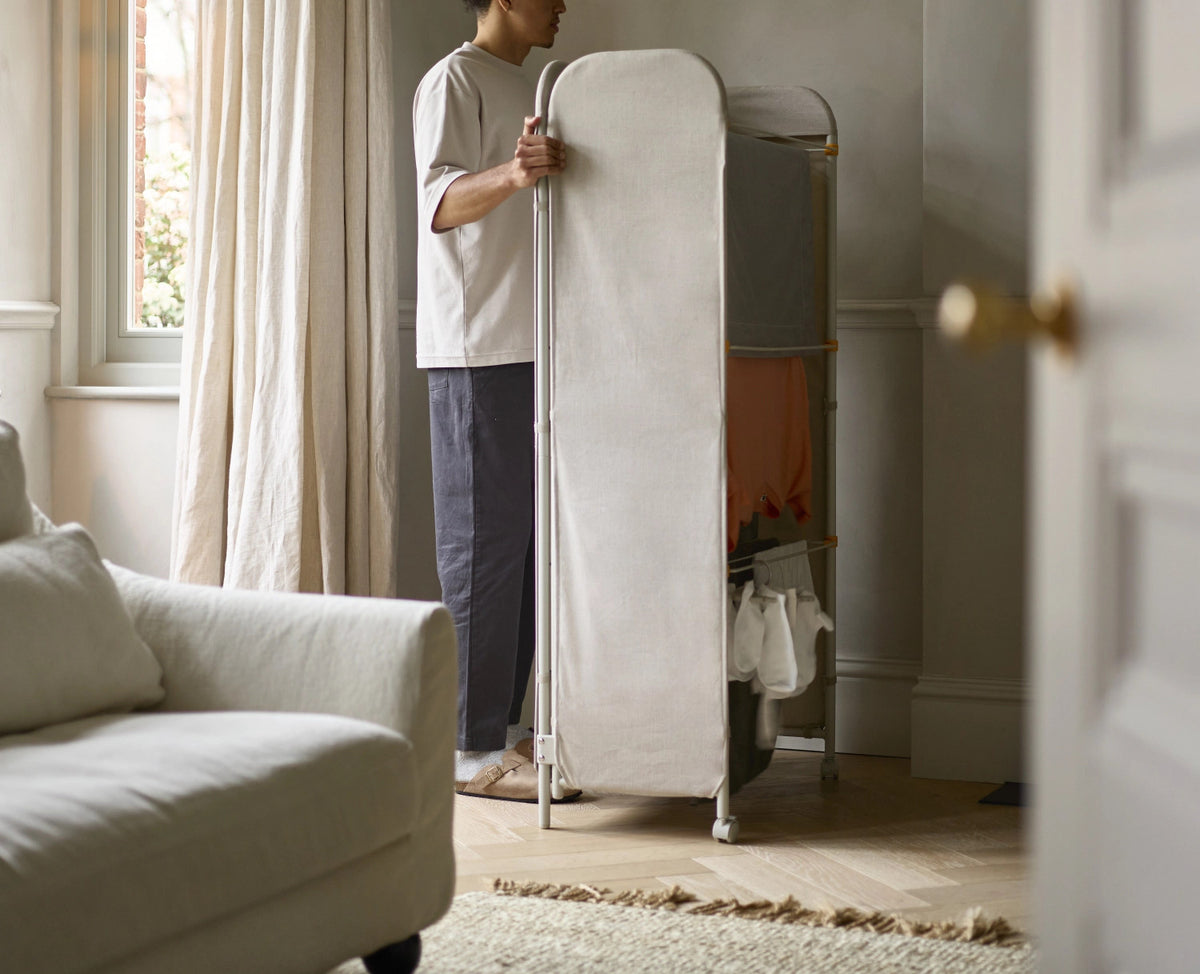Eclipse Wäscheständer faltbar H150cm B29cm ecru in Grau präsentiert im Onlineshop von KAQTU Design AG. Wäscheständer ist von Joseph Joseph