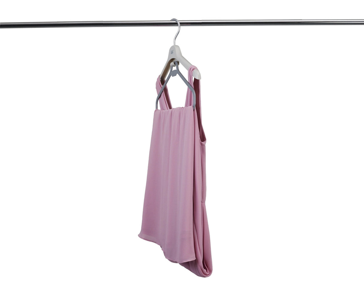 2er Set Orderly Kleiderbügel für Kleider H31cm L43cm PP ecru in Grau präsentiert im Onlineshop von KAQTU Design AG. Kleiderbügel ist von Joseph Joseph