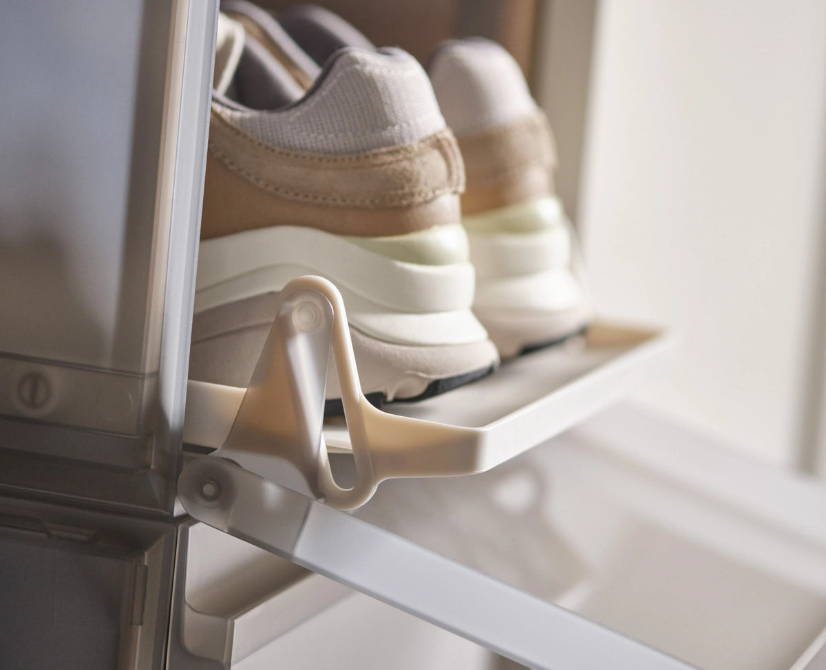 2er Set ShoeCase Schuhschrank PP 22x28x36cm grau in Grau präsentiert im Onlineshop von KAQTU Design AG. Schuhregal ist von Joseph Joseph