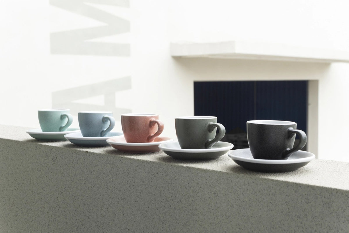 Kaffeetasse in Waldgrün mit matter Glasur, Egg-Form, Fassungsvermögen 200ml, von Loveramics, Masse 11.5 x 9.5 x 5.5 cm.