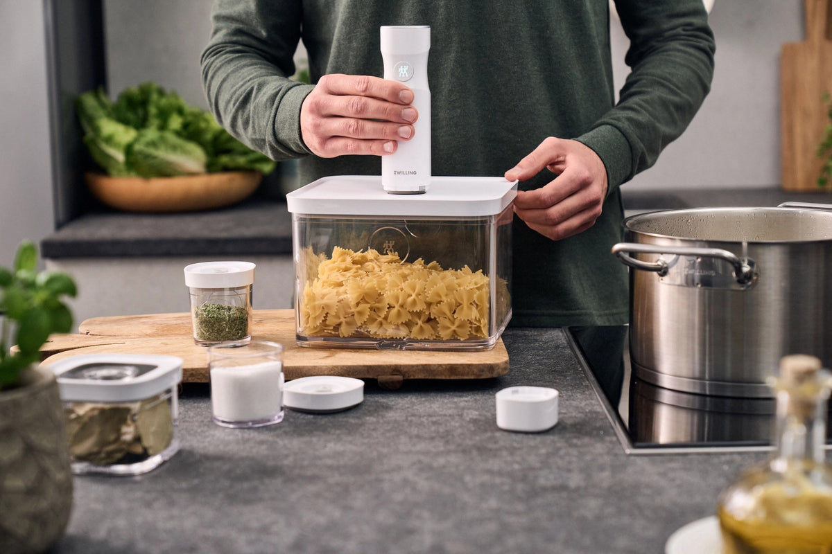 Fresh & Save CUBE Box 2l, Transparent-weiss in Transparent präsentiert im Onlineshop von KAQTU Design AG. Aufbewahrungsbeutel ist von Zwilling