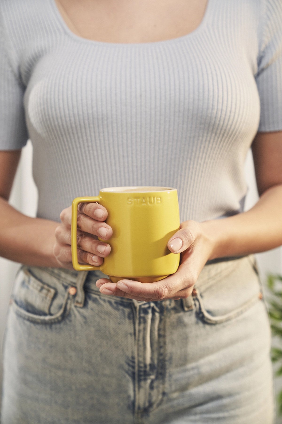 Tasse Citron M 350ml in Gelb präsentiert im Onlineshop von KAQTU Design AG. Espressotassen ist von Staub