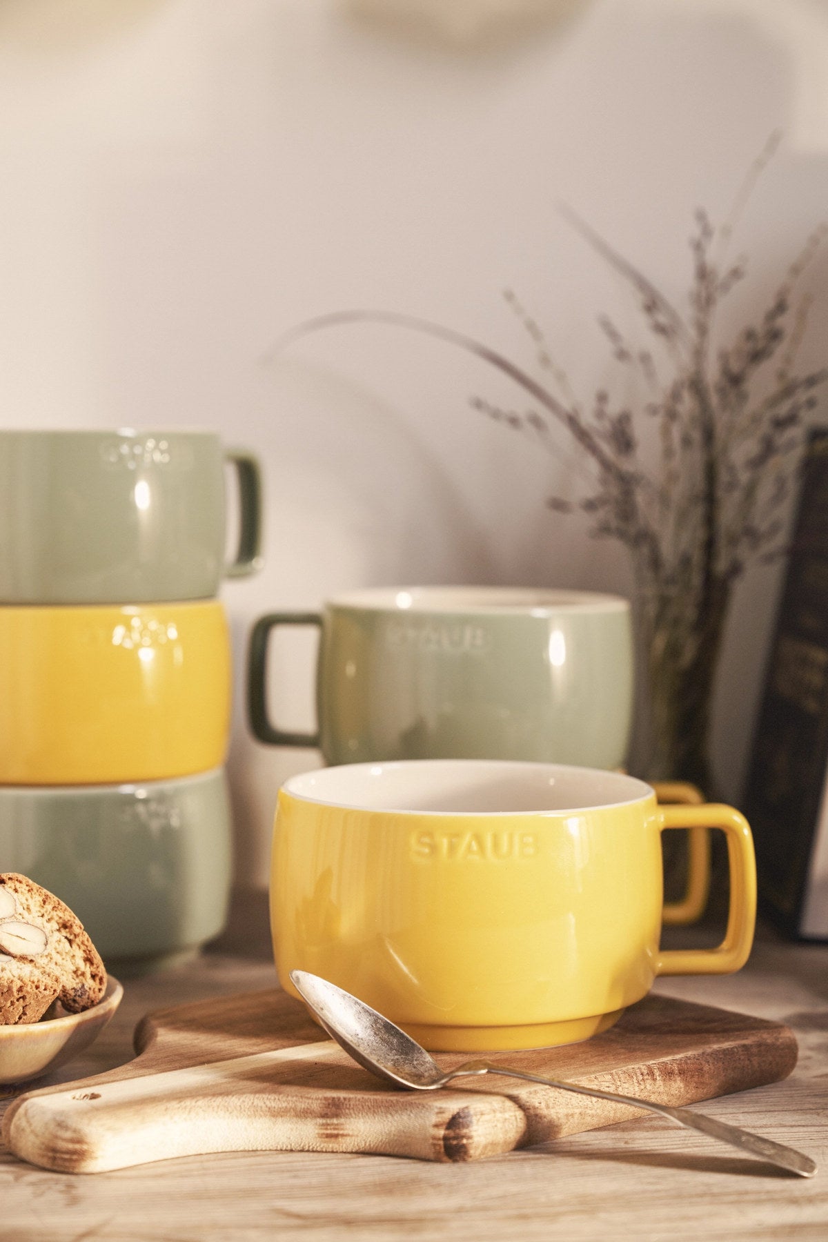 Tasse Citron XL 500ml in Gelb präsentiert im Onlineshop von KAQTU Design AG. Espressotassen ist von Staub