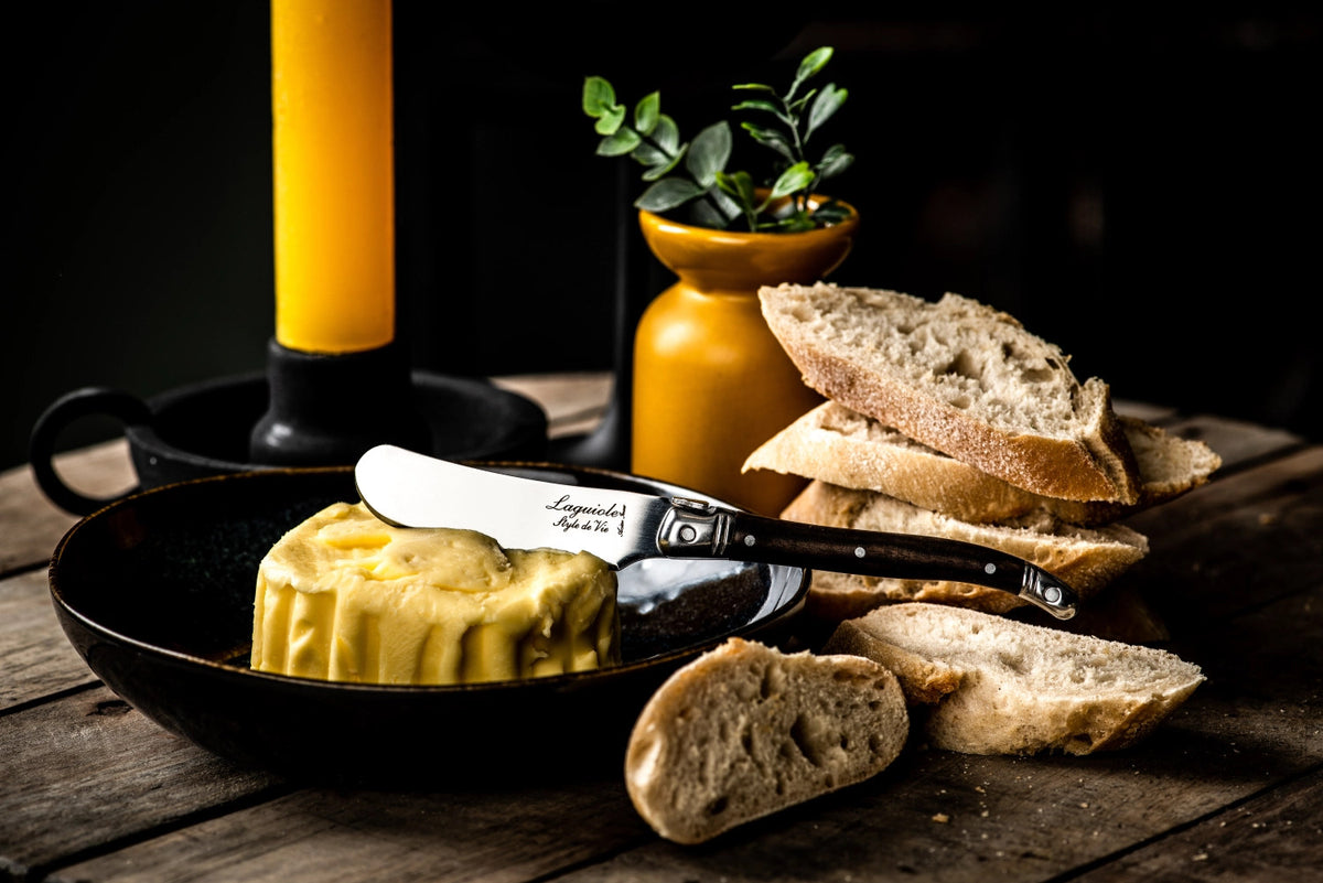 Laguiole Premium Line Buttermesser dark wood in Braun präsentiert im Onlineshop von KAQTU Design AG. Besteck ist von Laguiole Style de Vie
