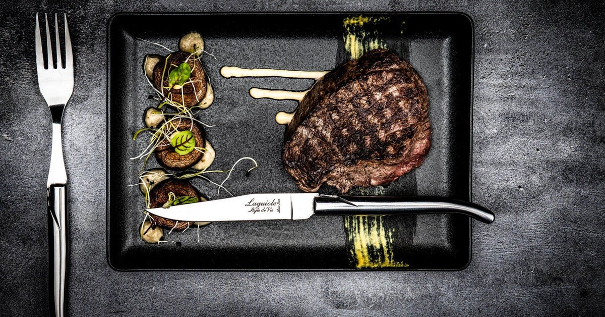 Laguiole Luxury Line Steakmesser rostfreier Stahl in Silber präsentiert im Onlineshop von KAQTU Design AG. Küchenmesser ist von Laguiole Style de Vie