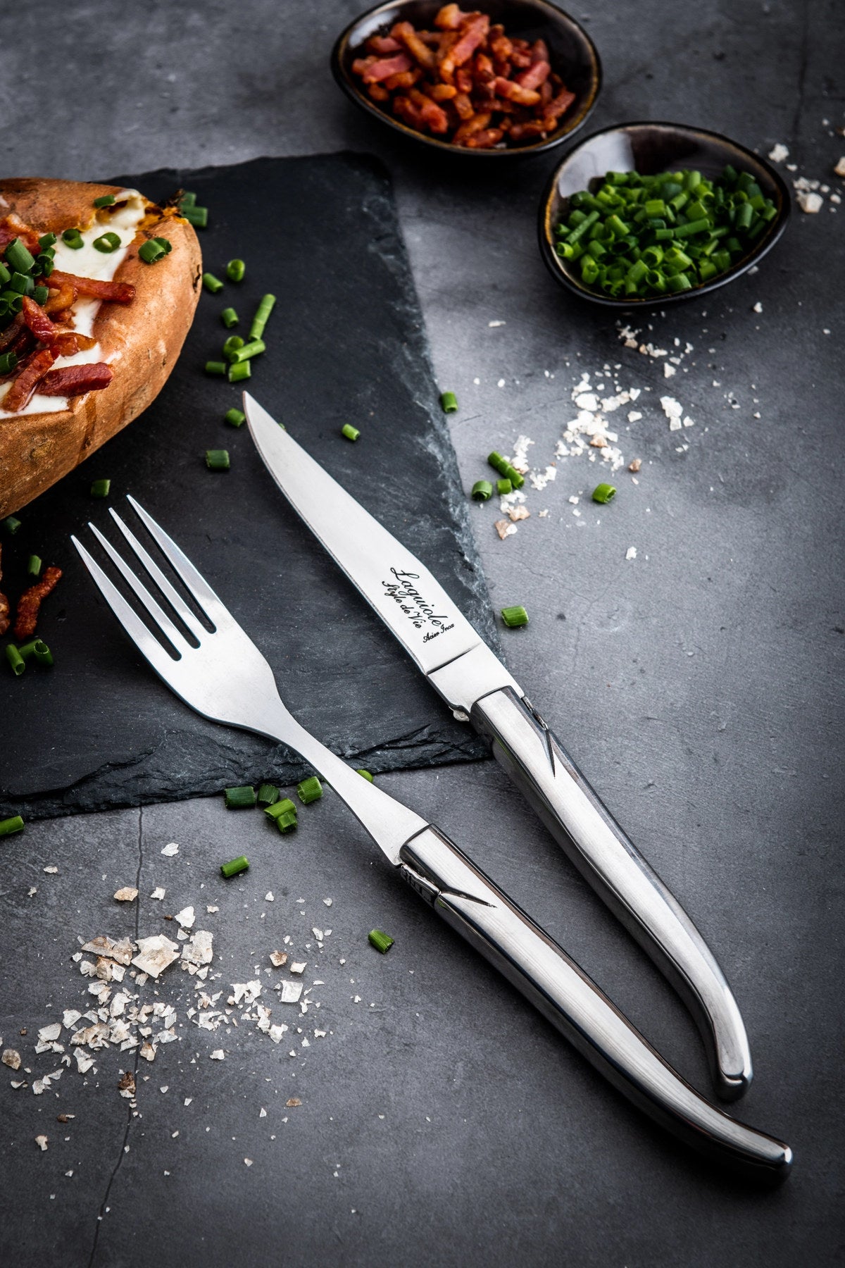 Laguiole Luxury Line Steakmesser rostfreier Stahl in Silber präsentiert im Onlineshop von KAQTU Design AG. Küchenmesser ist von Laguiole Style de Vie