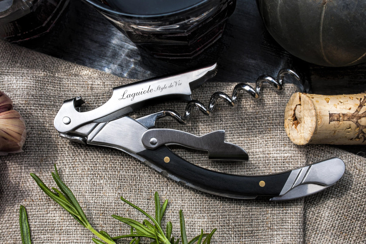 Laguiole Luxury Line Korkenzieher schwarzes Ebenholz in Schwarz präsentiert im Onlineshop von KAQTU Design AG. Flaschenöffner ist von Laguiole Style de Vie