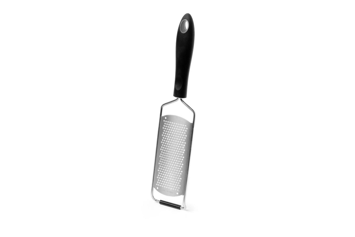 Rostfreie Reibe Breit Extra Fein in Schwarz präsentiert im Onlineshop von KAQTU Design AG. Reiben + Raffeln ist von Comas