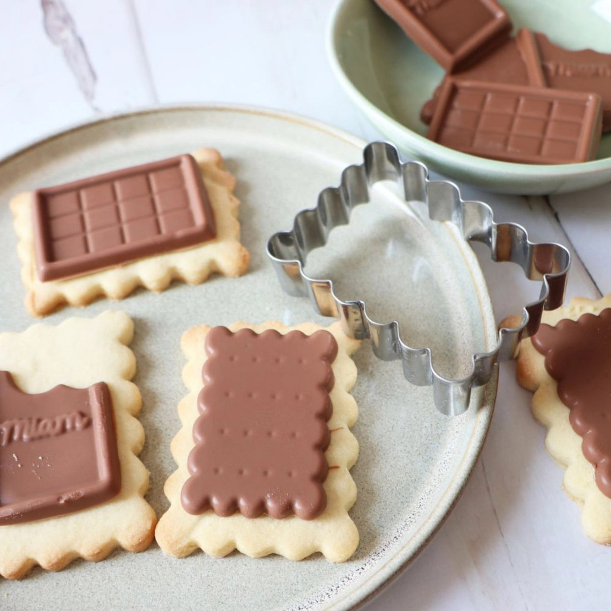 Ausstecher für Schokoladen Biskuits in Grau präsentiert im Onlineshop von KAQTU Design AG. Ausstecher ist von Scrap Cooking