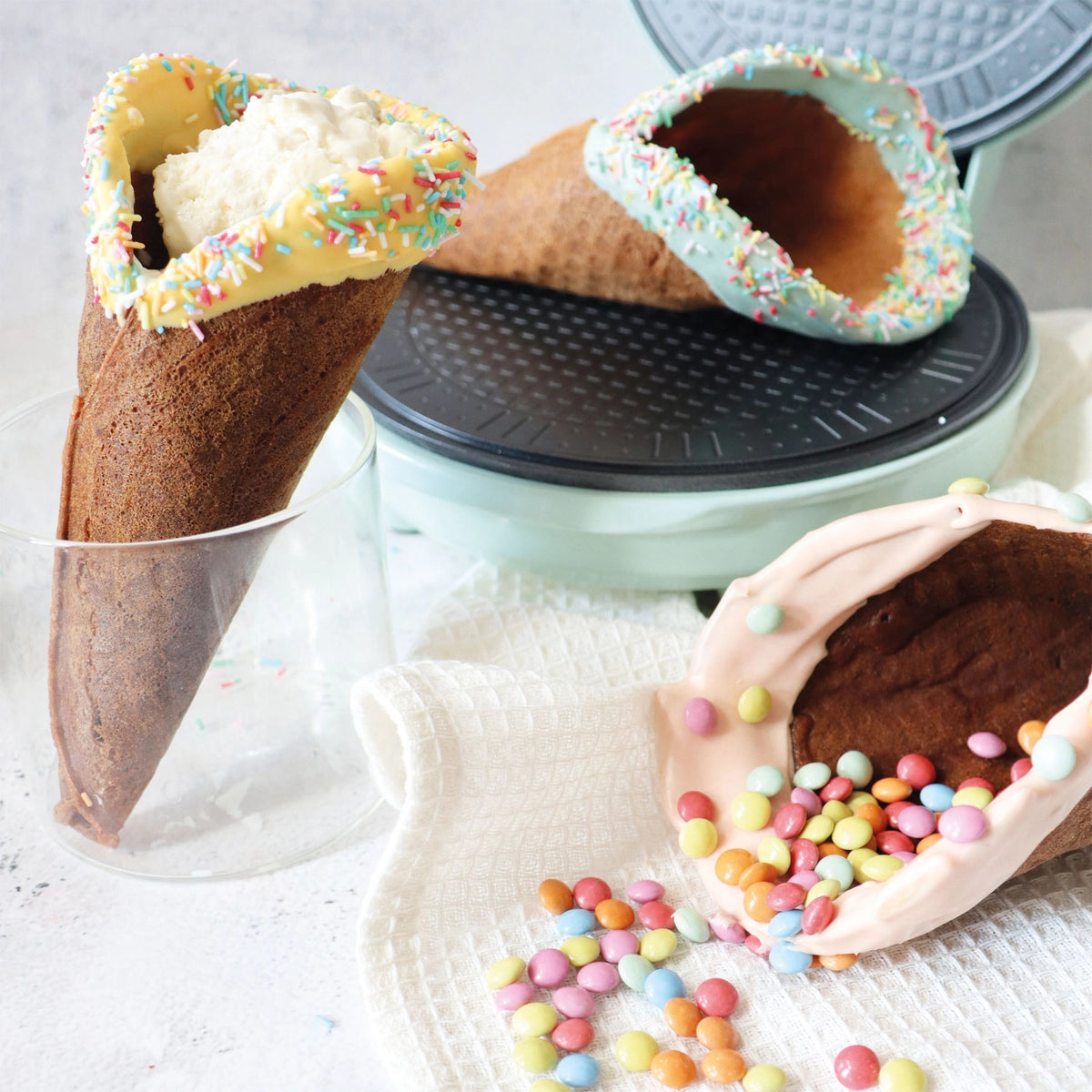Fertigmischung für Schokoladenwaffeln / Cornet 260g in Mehrfarbig präsentiert im Onlineshop von KAQTU Design AG. Zutaten ist von Scrap Cooking