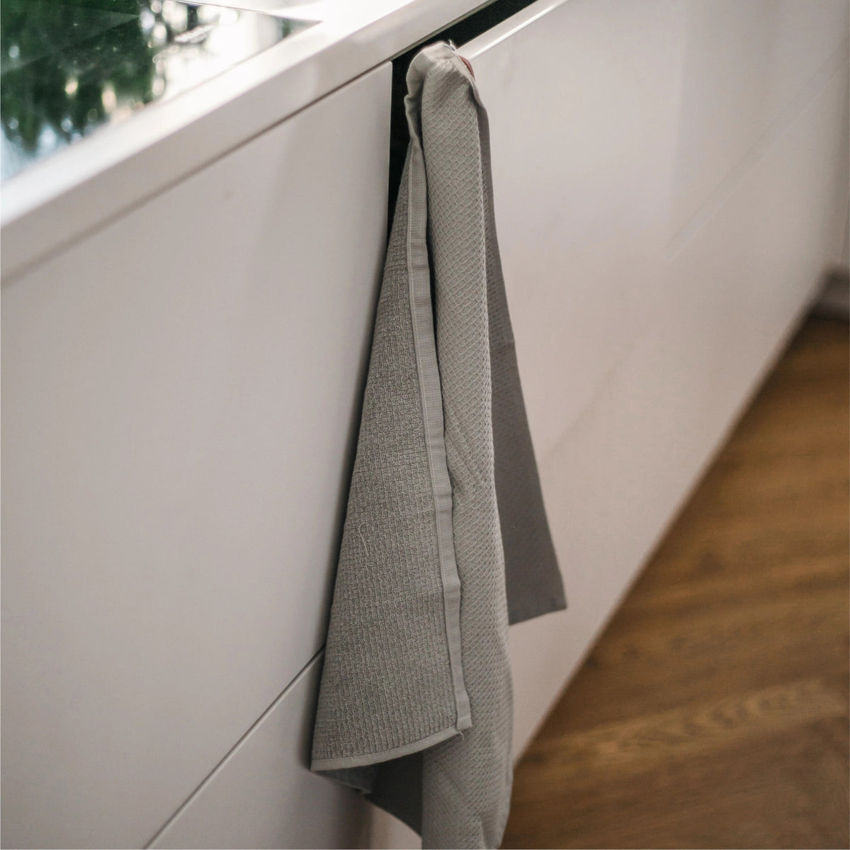 Küchentuch Stockholm Grey, hellgrau 40x60cm in Grau präsentiert im Onlineshop von KAQTU Design AG. Küchentuch ist von Nordesign