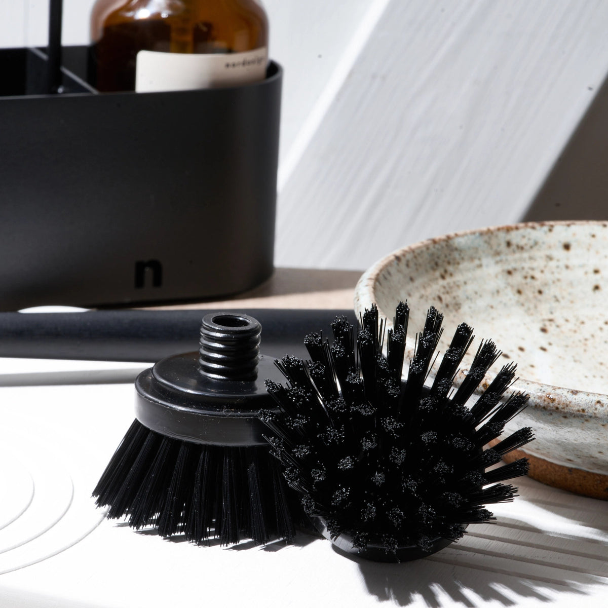 2er Set Wechselbürsten Kunststoff H5.5cm B12cm T6.5cm in Schwarz präsentiert im Onlineshop von KAQTU Design AG. Küchenhelfer ist von Nordesign