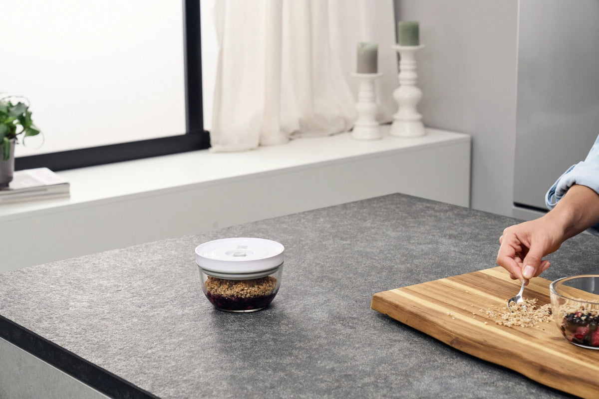 Fresh & Save Bowls Vakuumschüssel S, Glas in Transparent präsentiert im Onlineshop von KAQTU Design AG. Aufbewahrungsbeutel ist von Zwilling