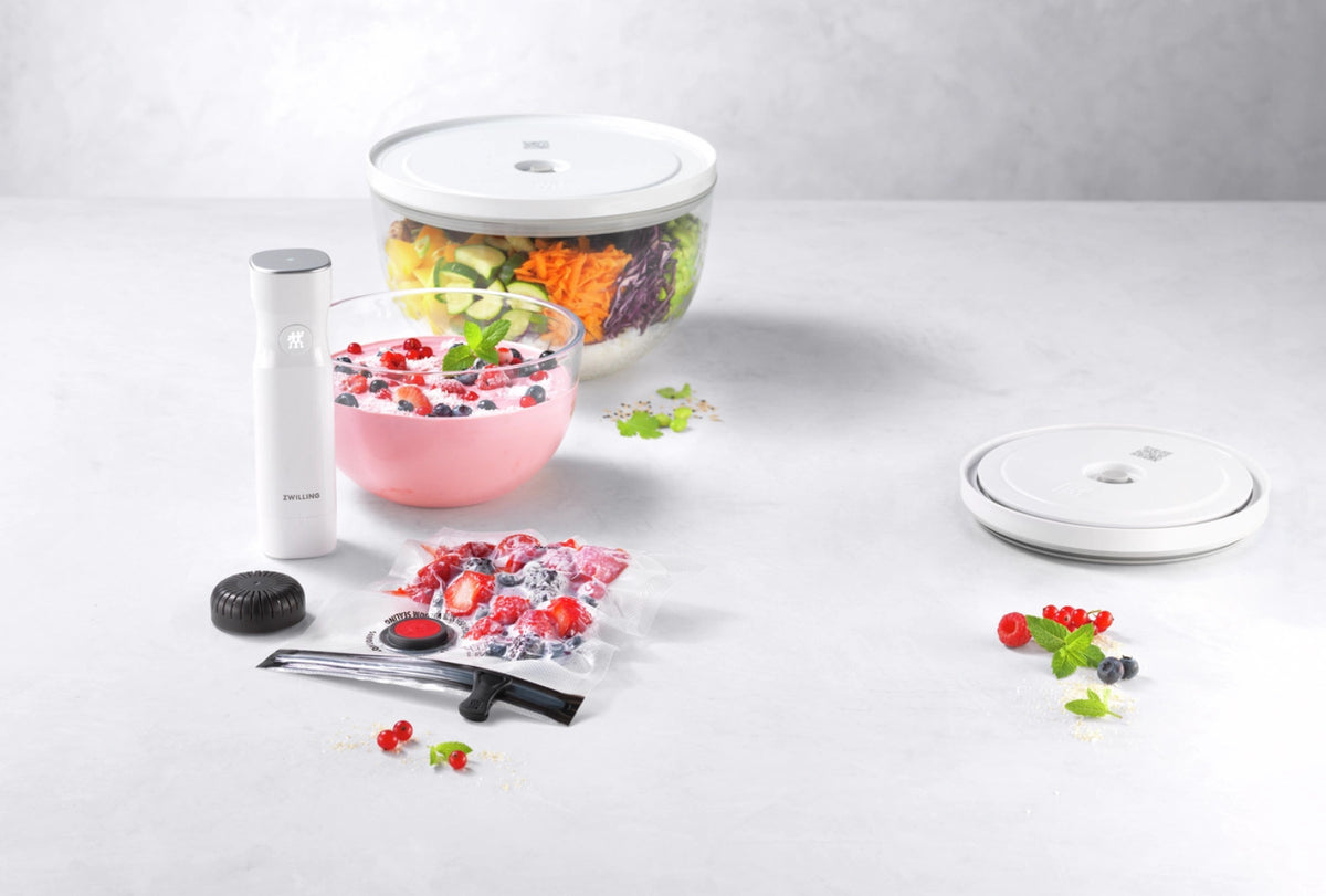 9tlg. Fresh & Save Bowls Vakuum Starter Set, Glas in Weiss präsentiert im Onlineshop von KAQTU Design AG. Aufbewahrungsbeutel ist von Zwilling