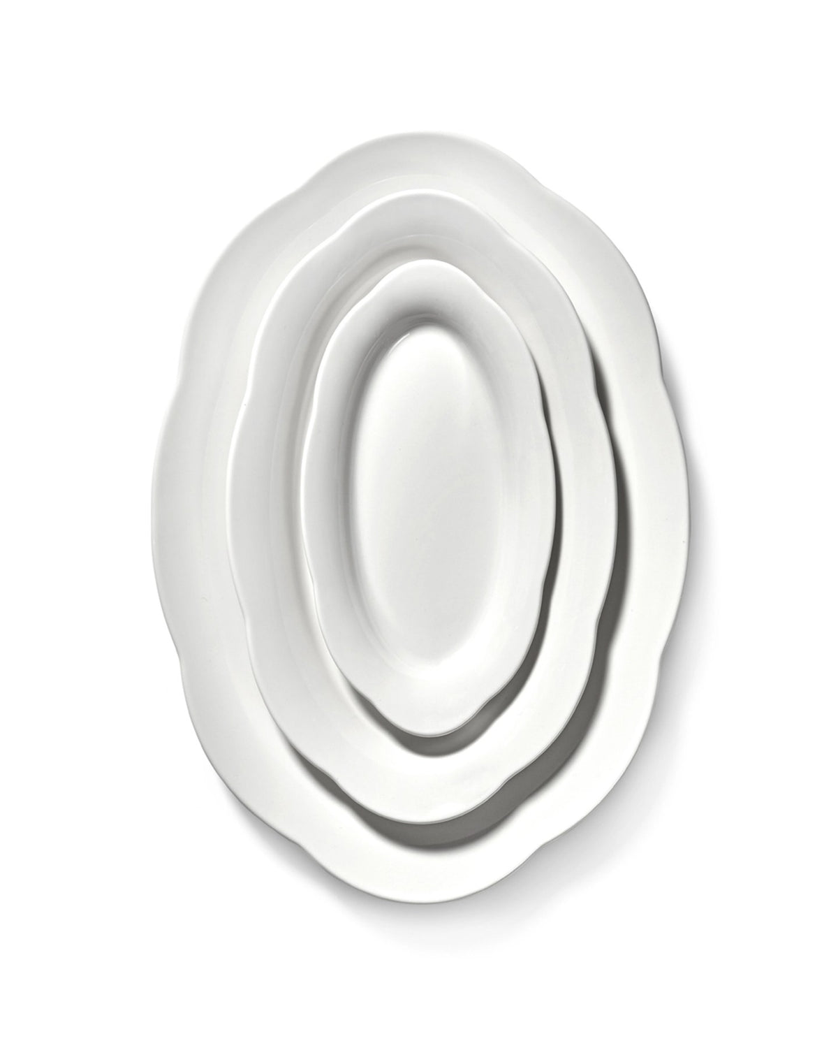 Weisser ovaler Porzellanteller von Serax mit tiefer Form, schlichtes Design für den gedeckten Tisch, Grösse 16.6x7.4cm.