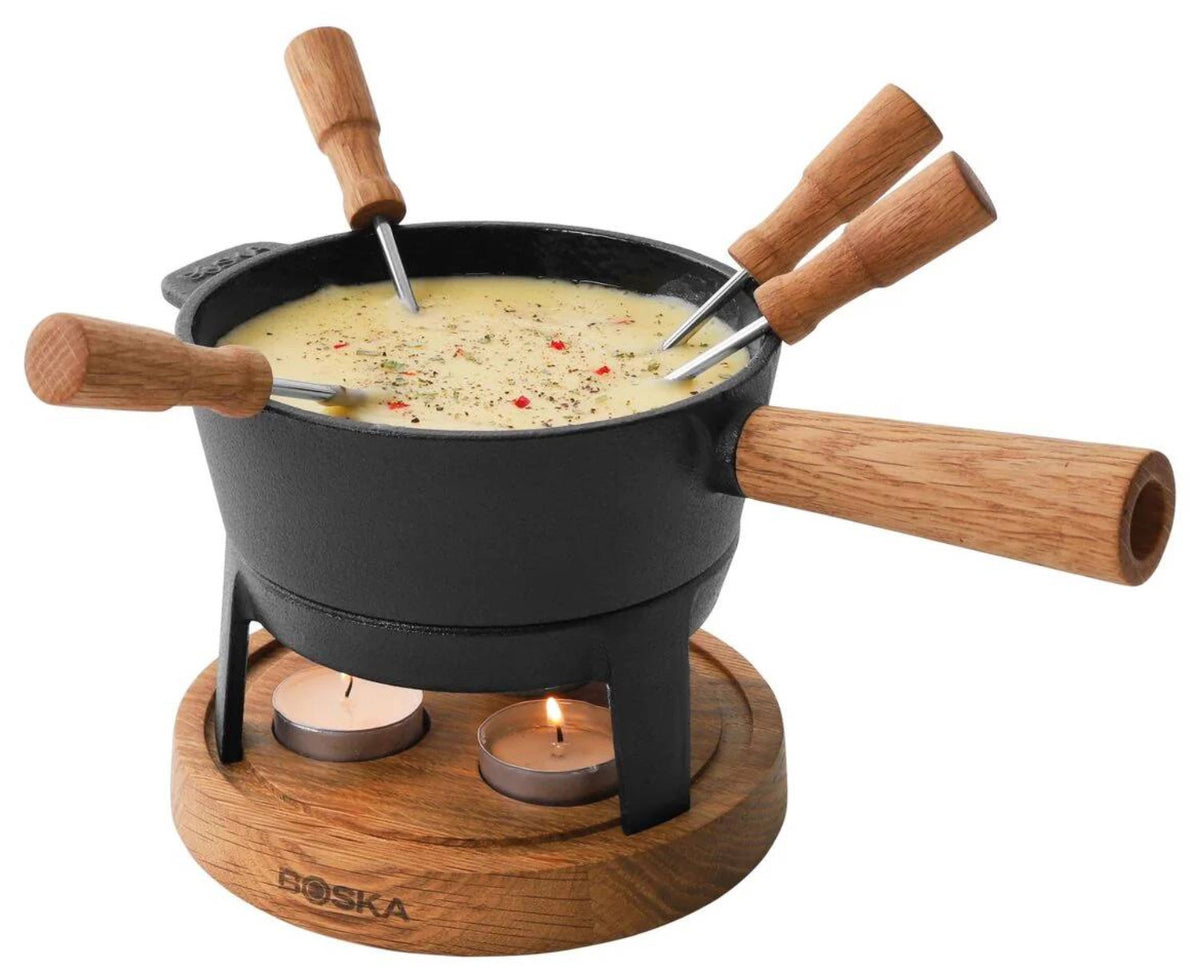 Fondueset Pro S Europäisches Eichenholz Gusseisen 0.7lt in Schwarz präsentiert im Onlineshop von KAQTU Design AG. Geschirr ist von Boska