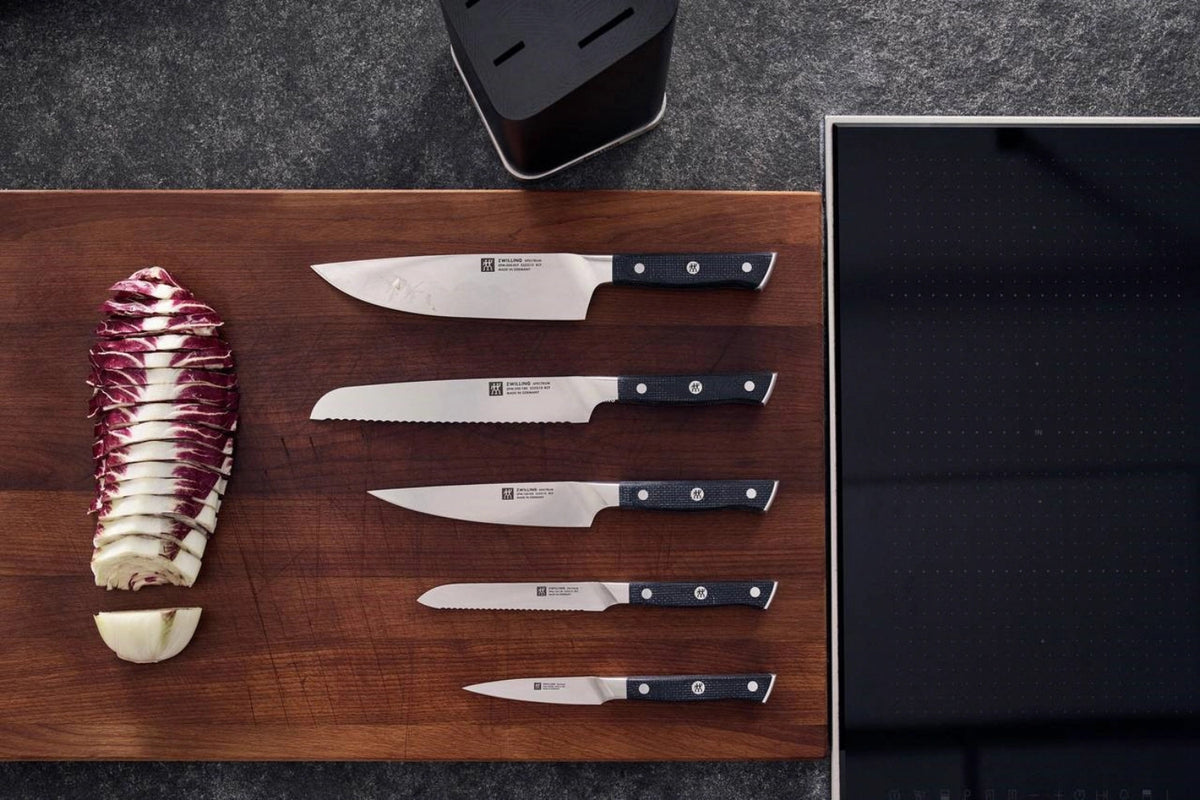 Spectrum Universalmesser 130mm in Schwarz präsentiert im Onlineshop von KAQTU Design AG. Küchenmesser ist von Zwilling