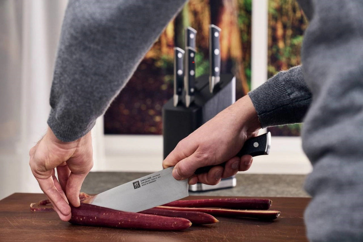 Spectrum Kochmesser 200mm in Schwarz präsentiert im Onlineshop von KAQTU Design AG. Küchenmesser ist von Zwilling