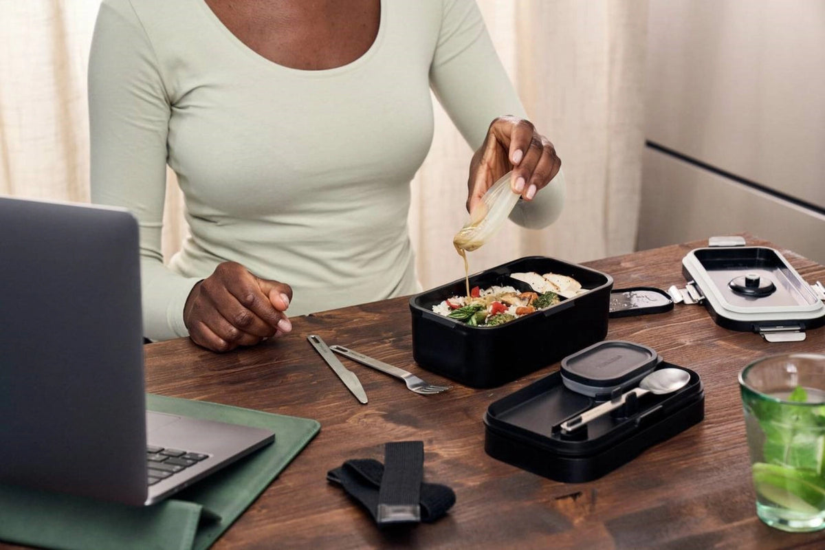 Fresh & Save Vacuum Lunch Box in Schwarz präsentiert im Onlineshop von KAQTU Design AG. Aufbewahrungsbehälter ist von Zwilling