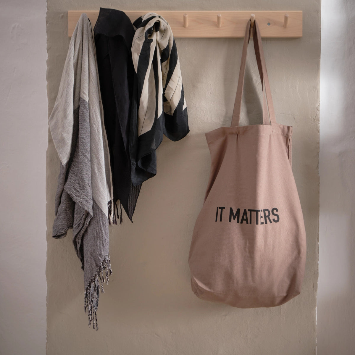 It Matters Tasche 50x35x15cm clay Biobaumwolle in Braun präsentiert im Onlineshop von KAQTU Design AG. Küchenhelfer ist von The Organic Company