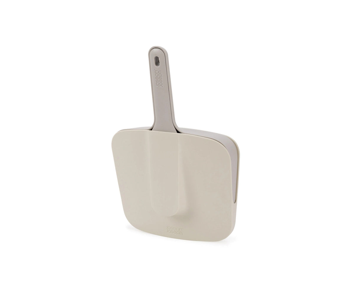 CleanTech Kehrschaufel mit Handbesen 7.8x25.6x93.6cm stone in Grau präsentiert im Onlineshop von KAQTU Design AG. Reinigung & Wäsche ist von Joseph Joseph