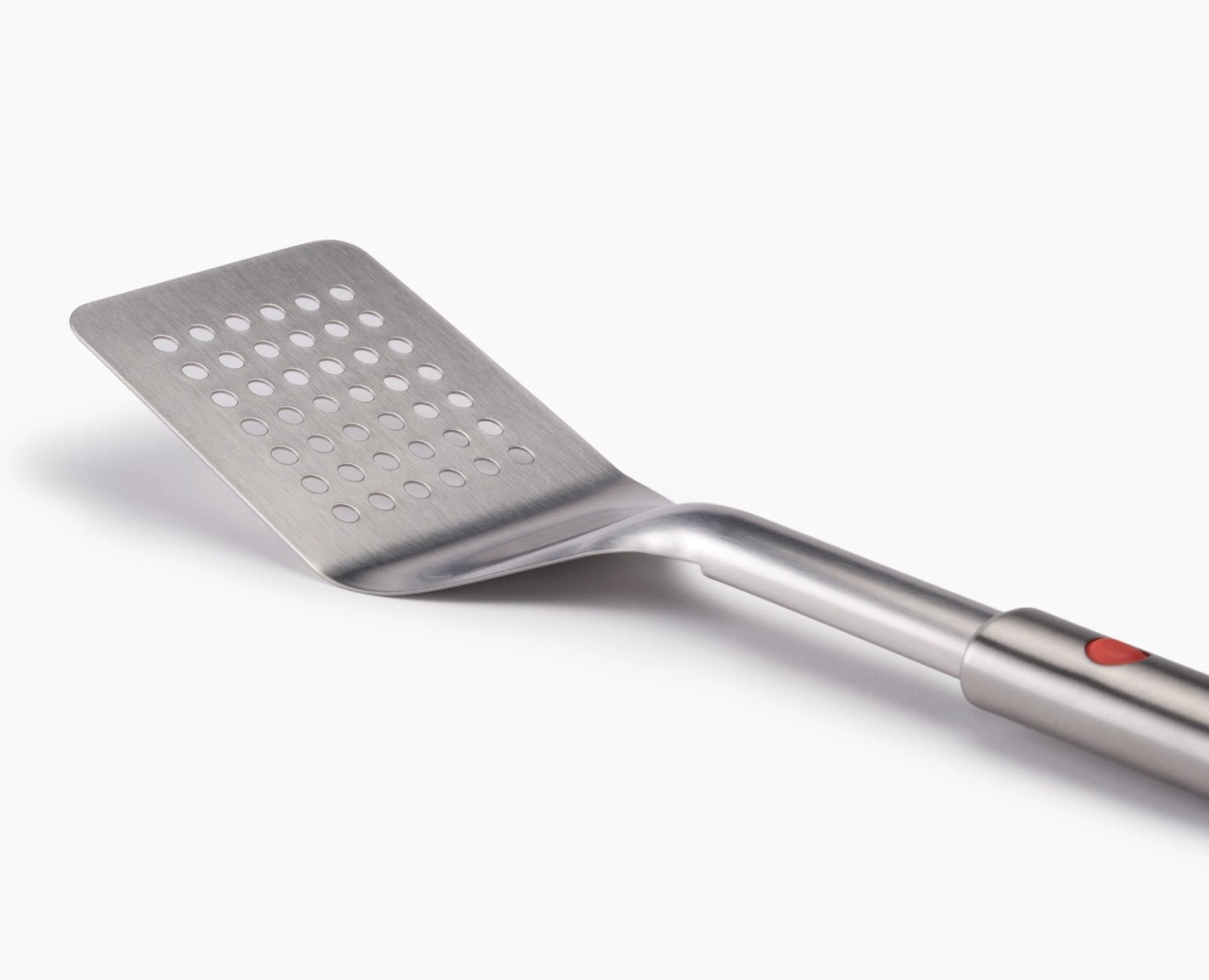 Praktisches 2er Set aus Edelstahl mit Wender und Zange von Joseph Joseph, ideal für das Grillen und BBQ, robust und langlebig.