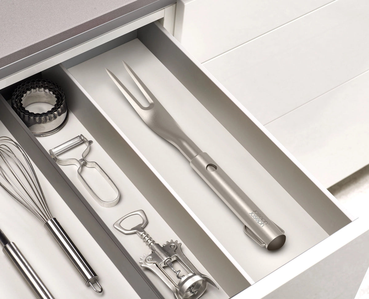 GrillOut BBQ Gabel einziehbarer Kopf  Edelstahl 41.7-35cm in Silber präsentiert im Onlineshop von KAQTU Design AG. Grillbesteck ist von Joseph Joseph