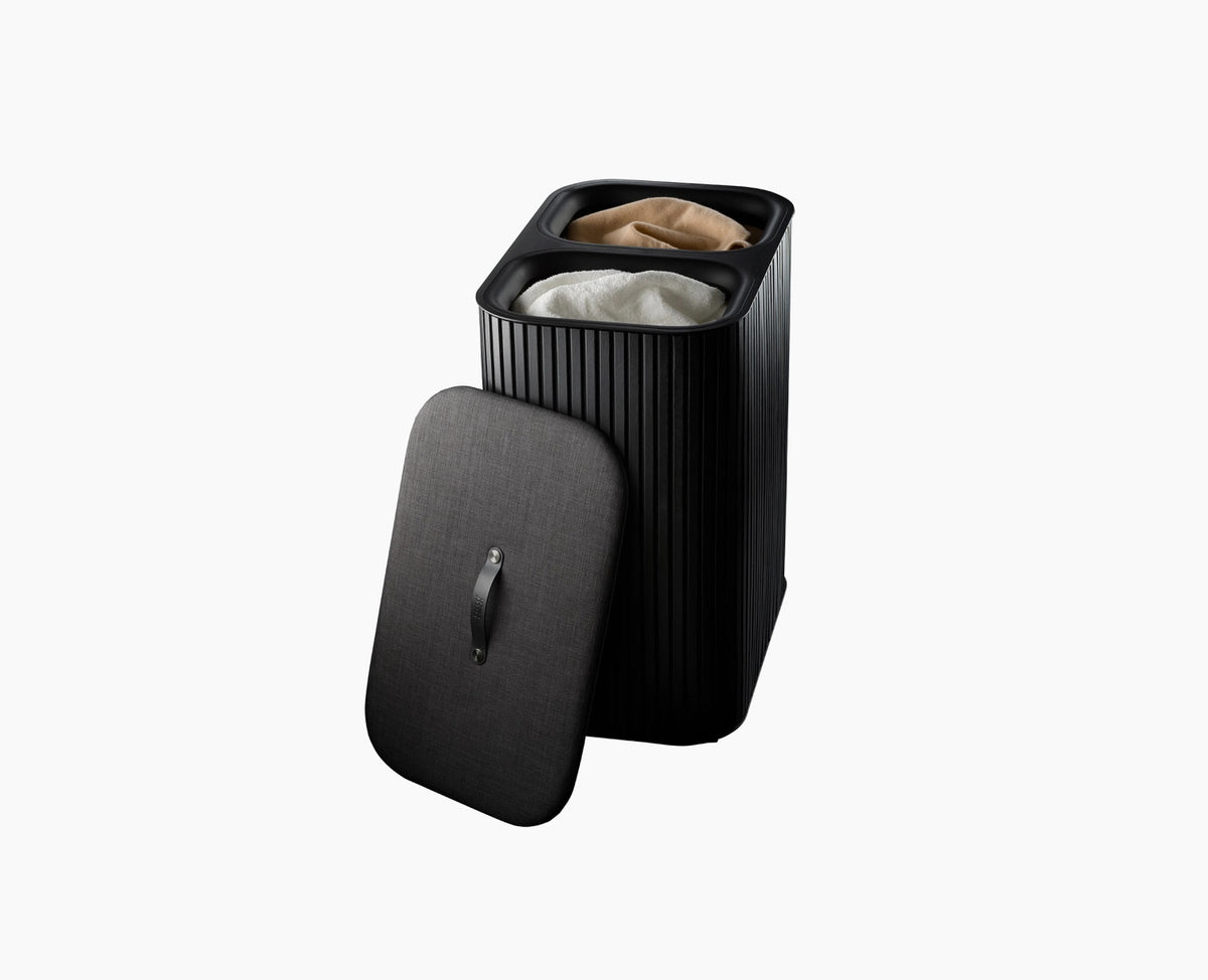 Tota Twin Luxe Wäschekorb 90l black in Schwarz präsentiert im Onlineshop von KAQTU Design AG. Wäschekorb ist von Joseph Joseph