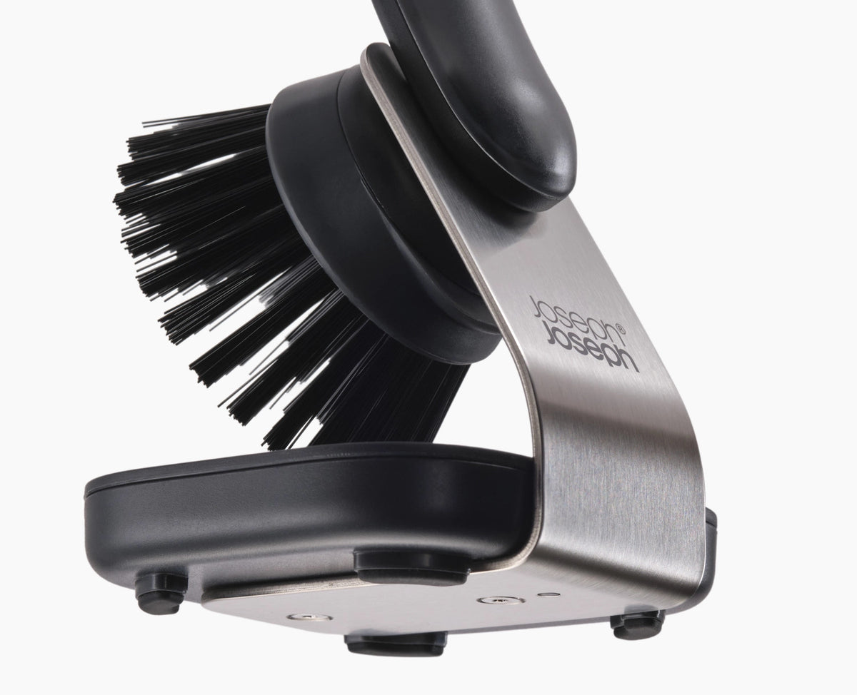 SinkTech Spülbürste mit Edelstahlhalterung 9x28cm in Schwarz präsentiert im Onlineshop von KAQTU Design AG. Abwasch ist von Joseph Joseph
