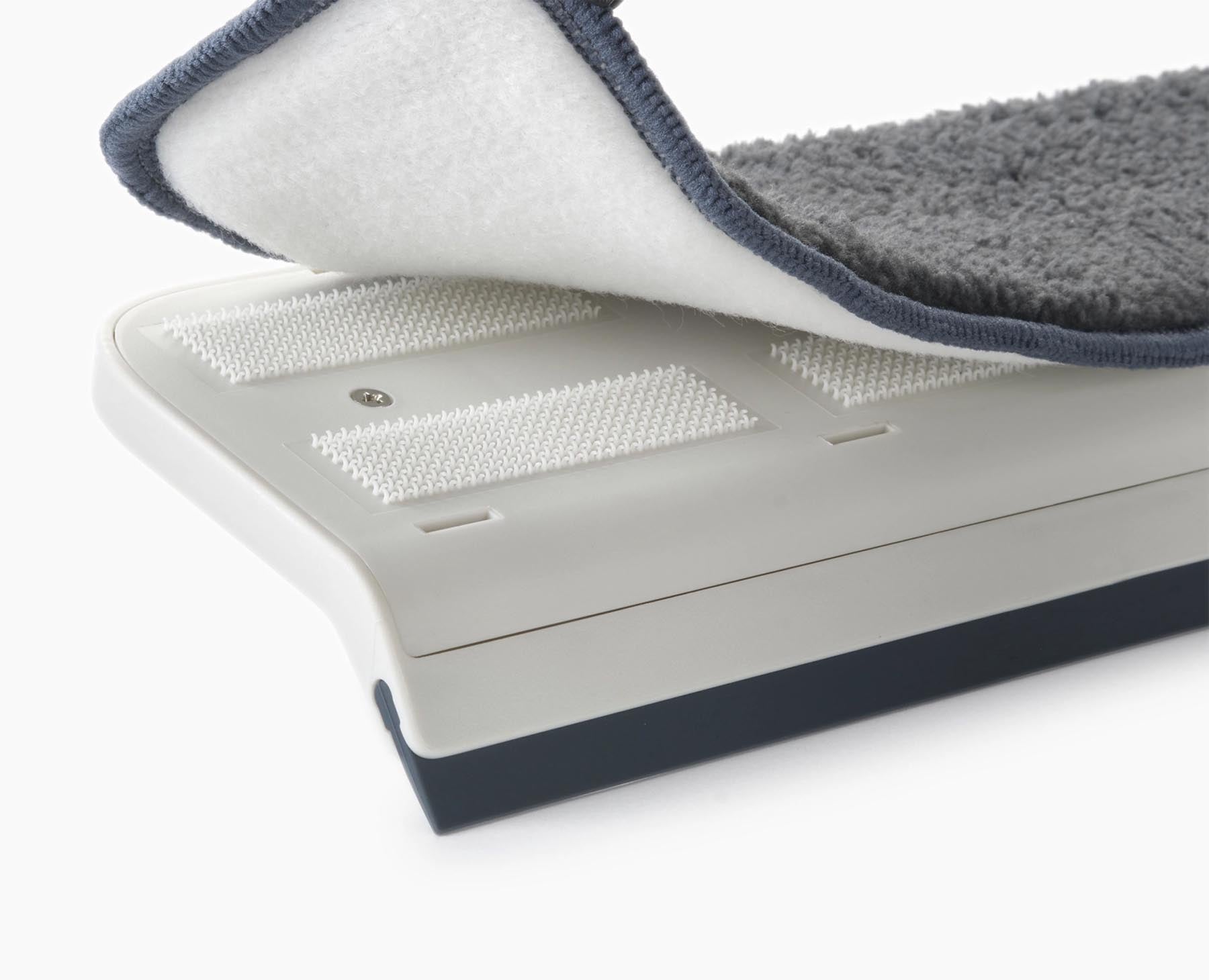Praktischer CleanTech 2-in-1 Abzieher in elegantem Lichtstein-Grau, ideal für effizientes Abziehen und Pflege von verschiedenen Oberflächen.