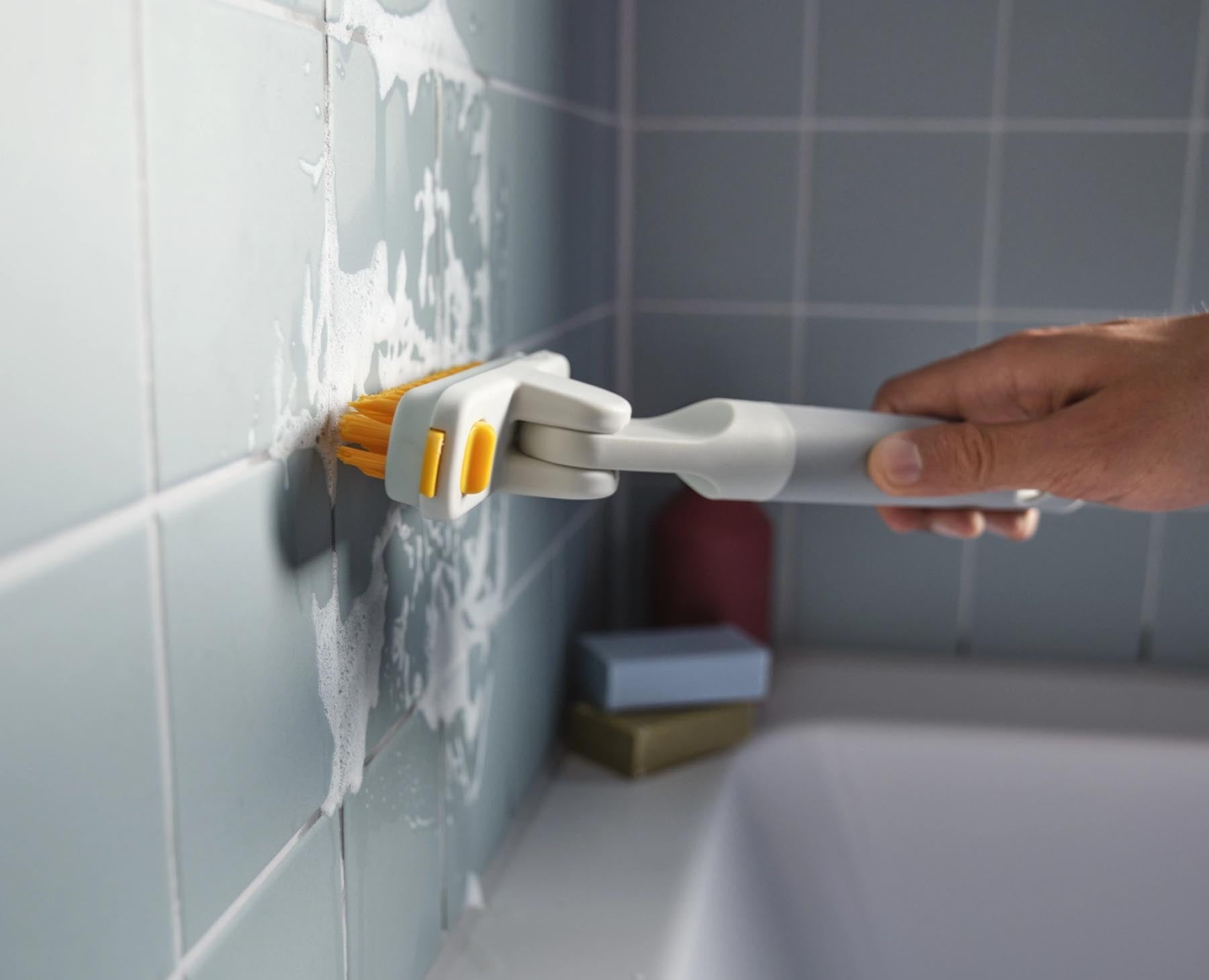 Vielseitiger CleanTech 2-in-1-Fliesenschrubber in modernem Lichtgrau, perfekt für die effektive Pflege von Fliesen und glatten Flächen.