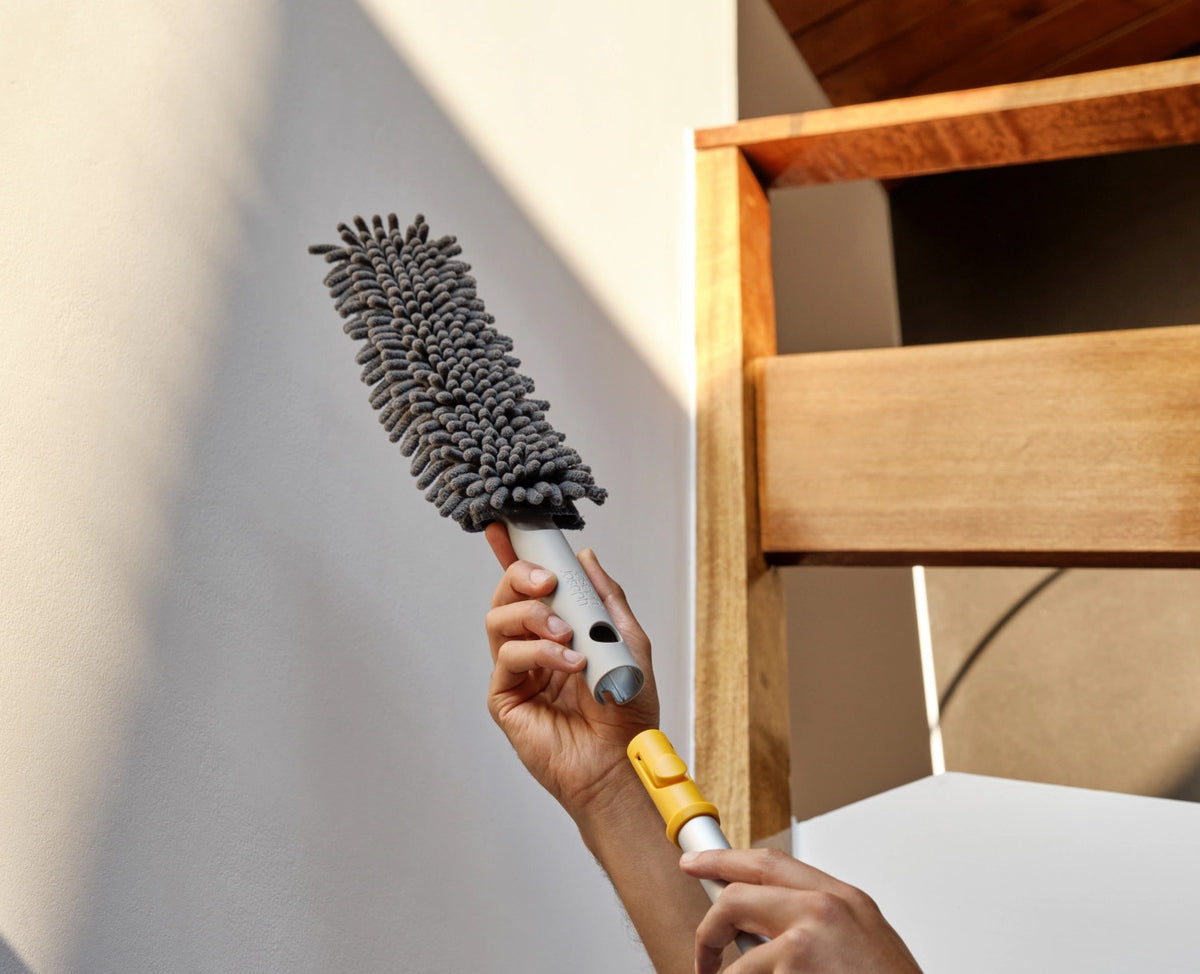CleanTech Reinigungsset komplett light stone in Grau präsentiert im Onlineshop von KAQTU Design AG. Reinigung & Wäsche ist von Joseph Joseph