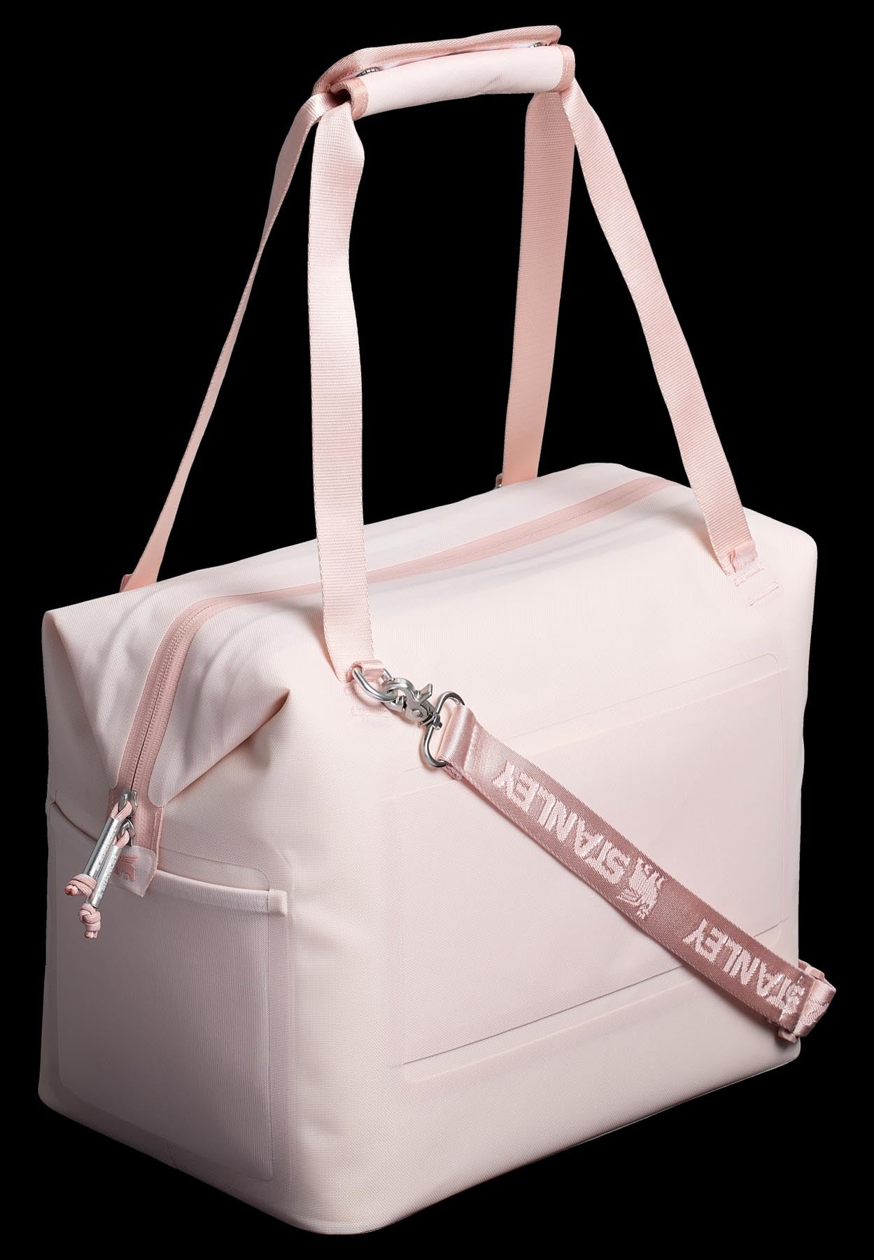 Stylische Kühltasche in Rosé-Quarz von Stanley, ideal für Ausflüge und Picknicks, mit 18.9l Volumen für optimale Kühlung.