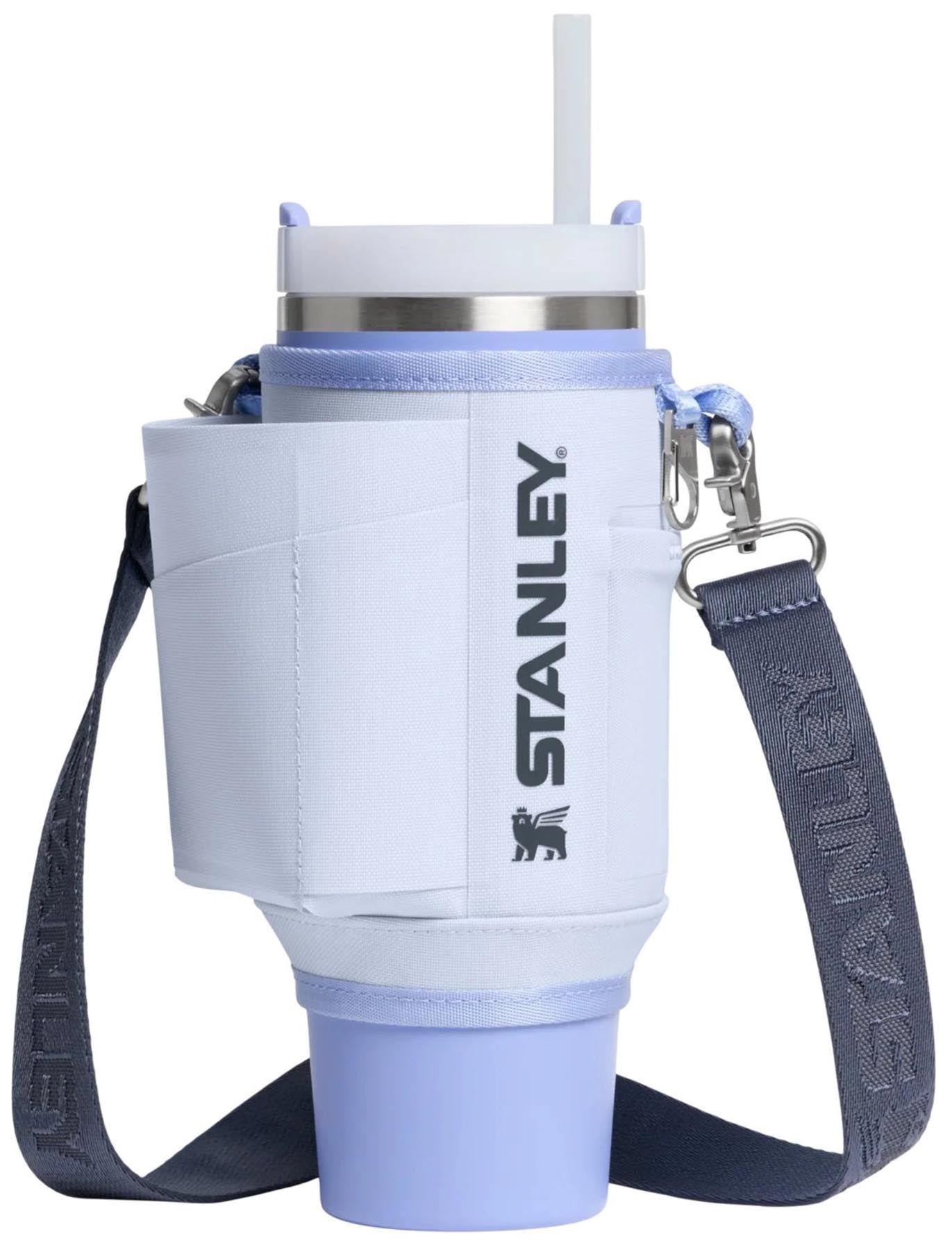 All-Day Quencher Carry-All 0.89l dew drop in Blau präsentiert im Onlineshop von KAQTU Design AG. Aufbewahrungsbehälter ist von Stanley