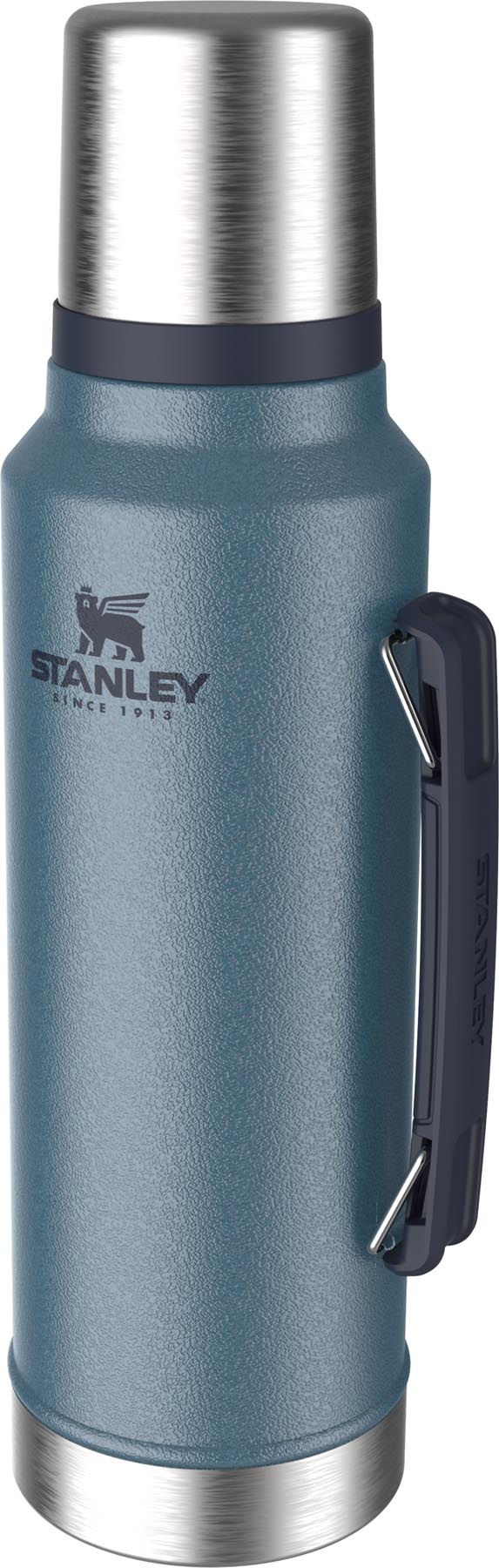 Die Legendary Classic Flasche 1.4l in Hammertone Lake von Stanley vereint stilvolles Design und Funktionalität für unterwegs.