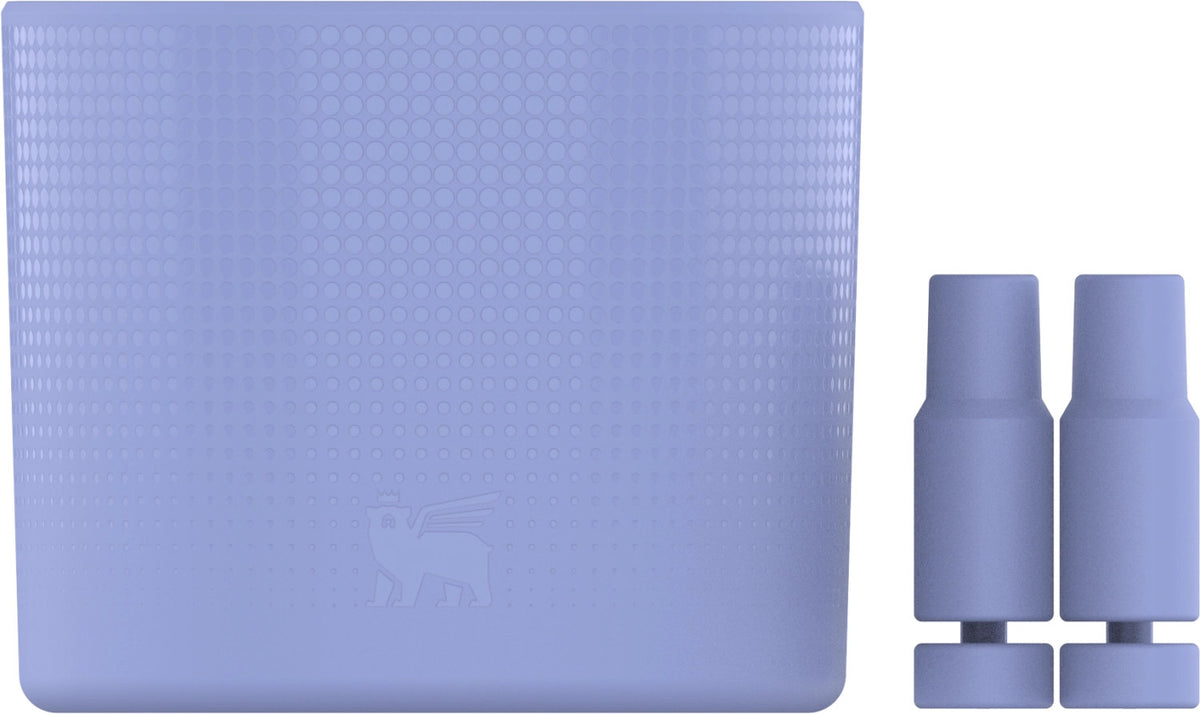 Quencher Antirutsch & Strohhalmabdeckung 1.18l hydrangea in Blau präsentiert im Onlineshop von KAQTU Design AG. Thermosflasche ist von Stanley
